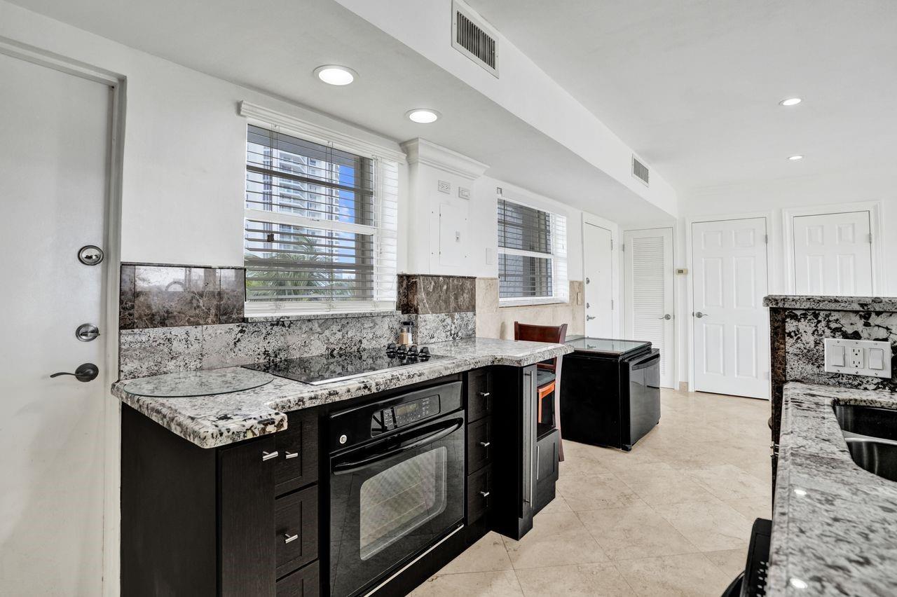 BAYVIEW POINT - Residential