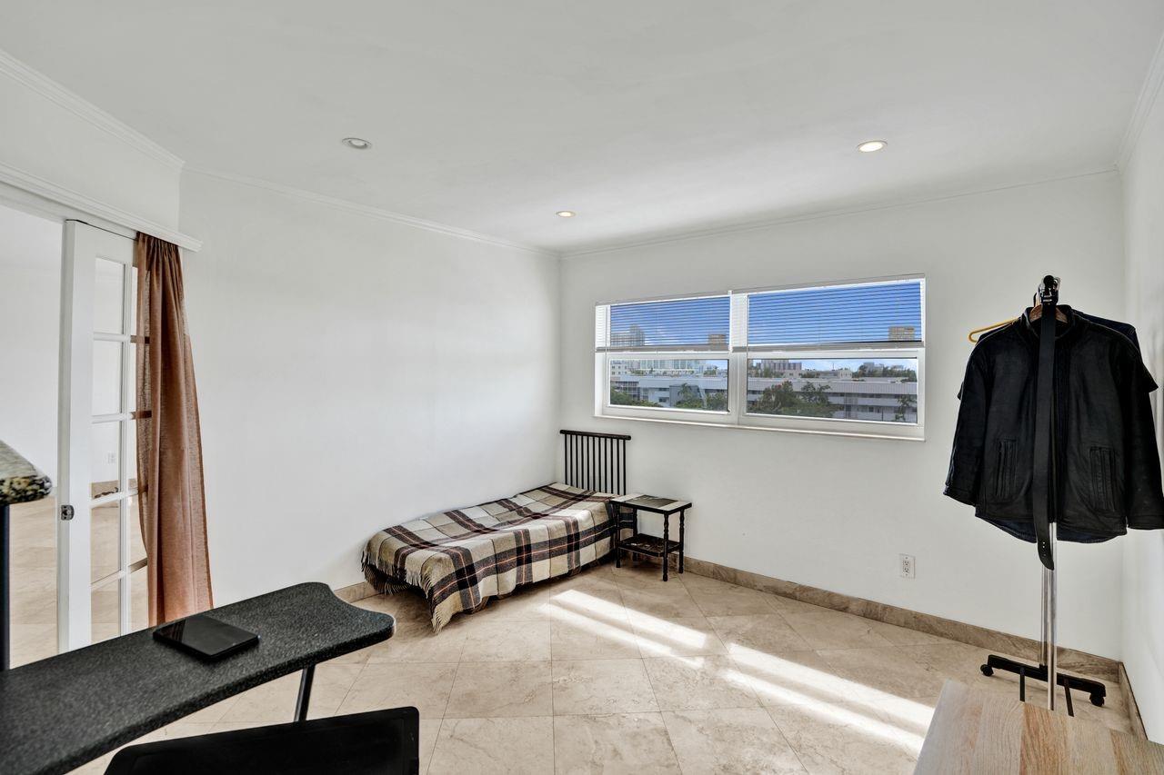 BAYVIEW POINT - Residential