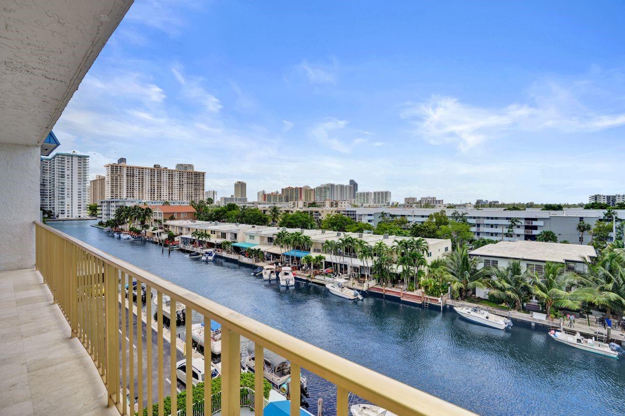 BAYVIEW POINT - Residential