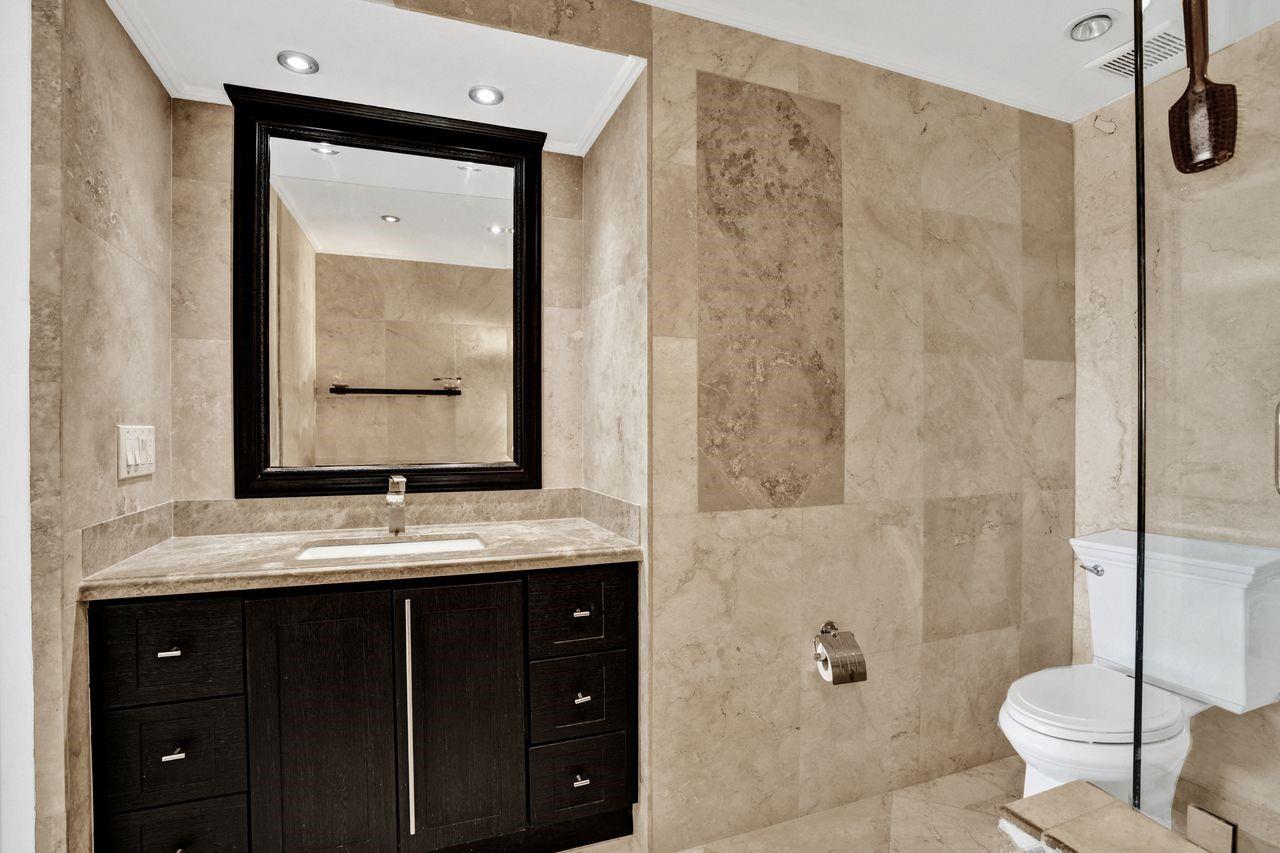 BAYVIEW POINT - Residential