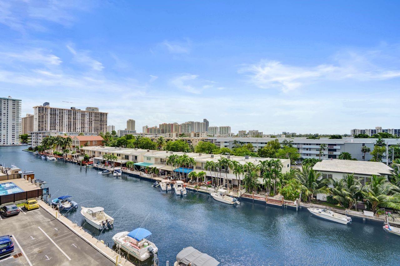 BAYVIEW POINT - Residential