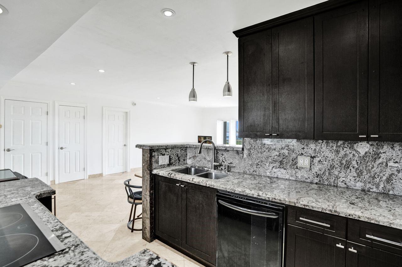 BAYVIEW POINT - Residential