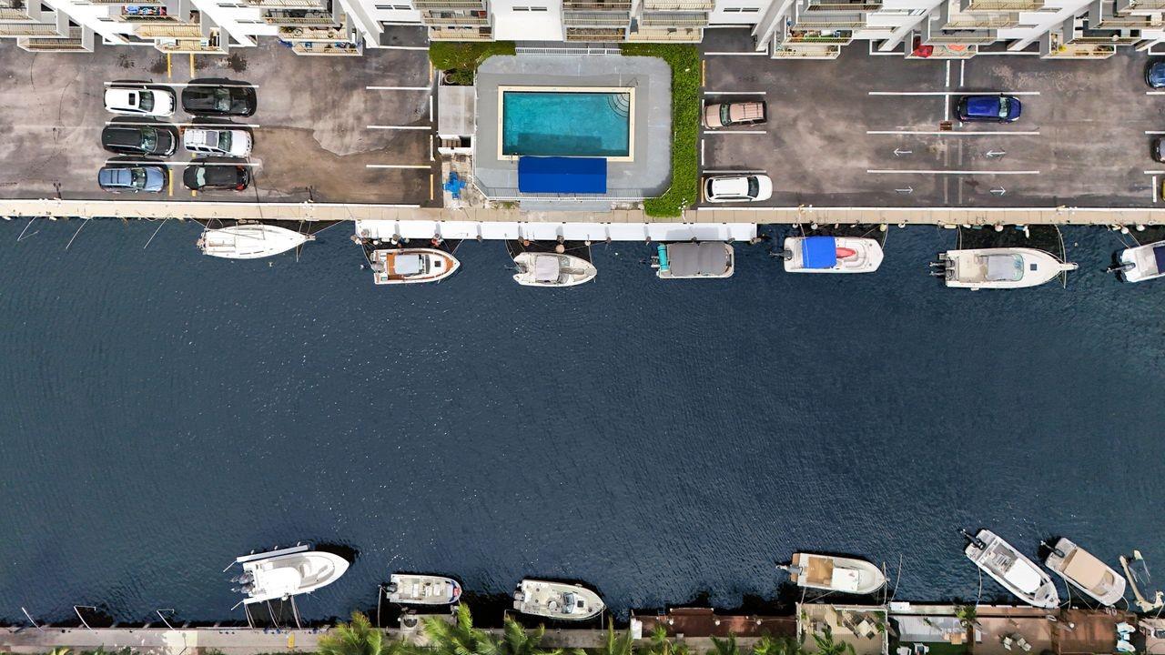 BAYVIEW POINT - Residential