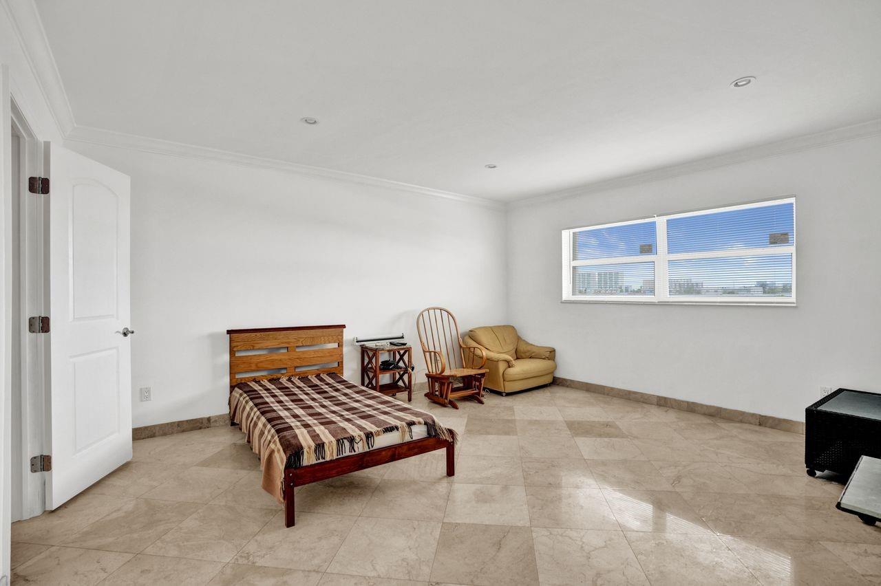 BAYVIEW POINT - Residential