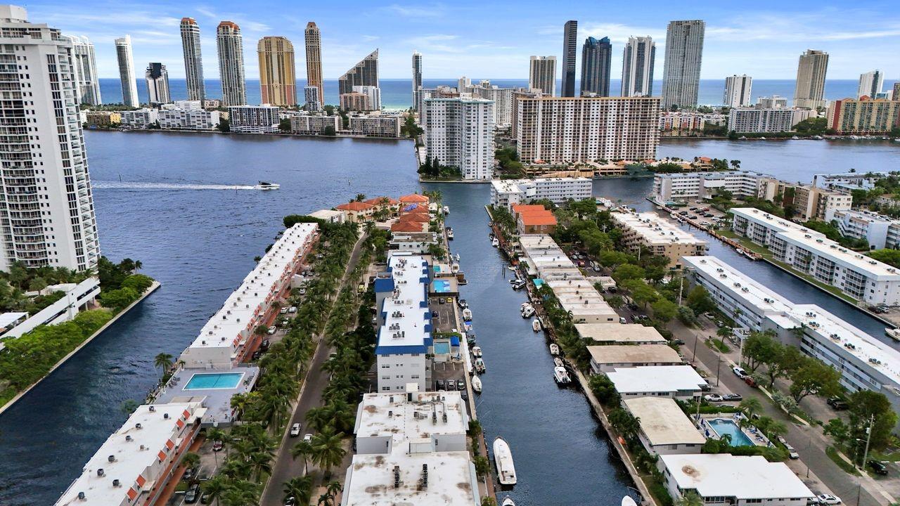 BAYVIEW POINT - Residential