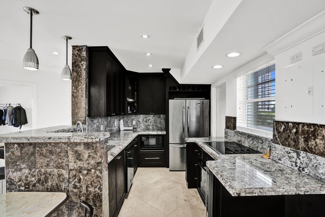 BAYVIEW POINT - Residential