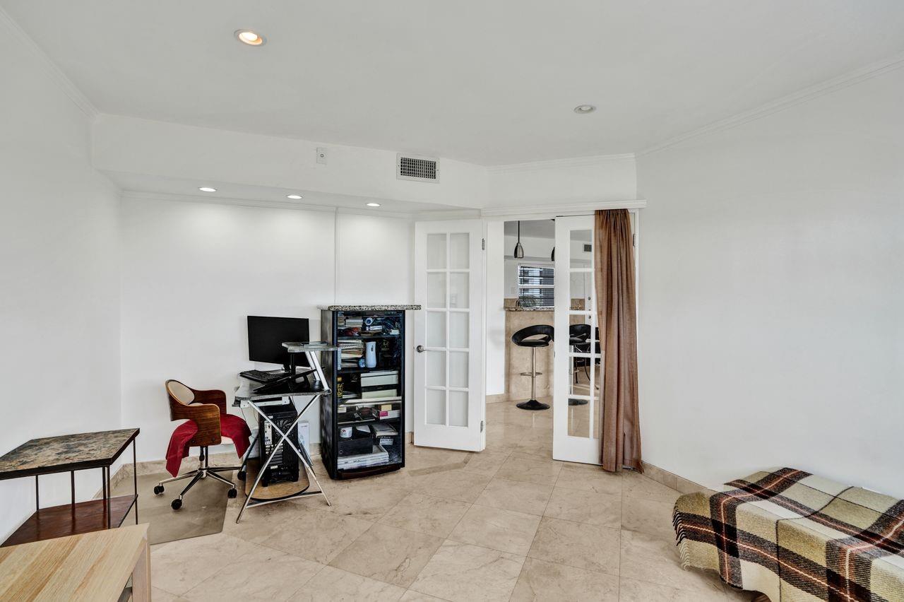 BAYVIEW POINT - Residential