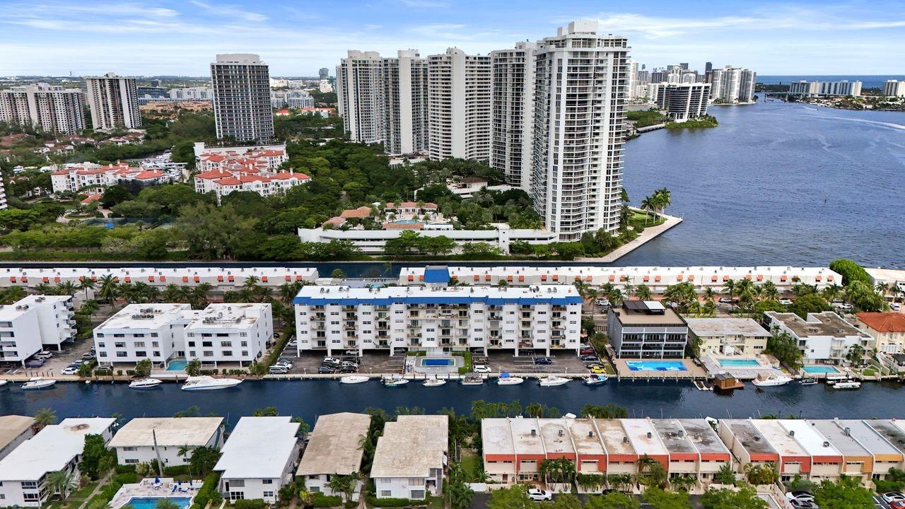 BAYVIEW POINT - Residential