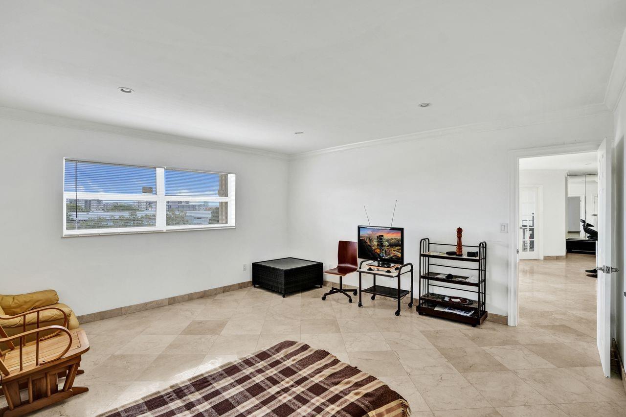 BAYVIEW POINT - Residential