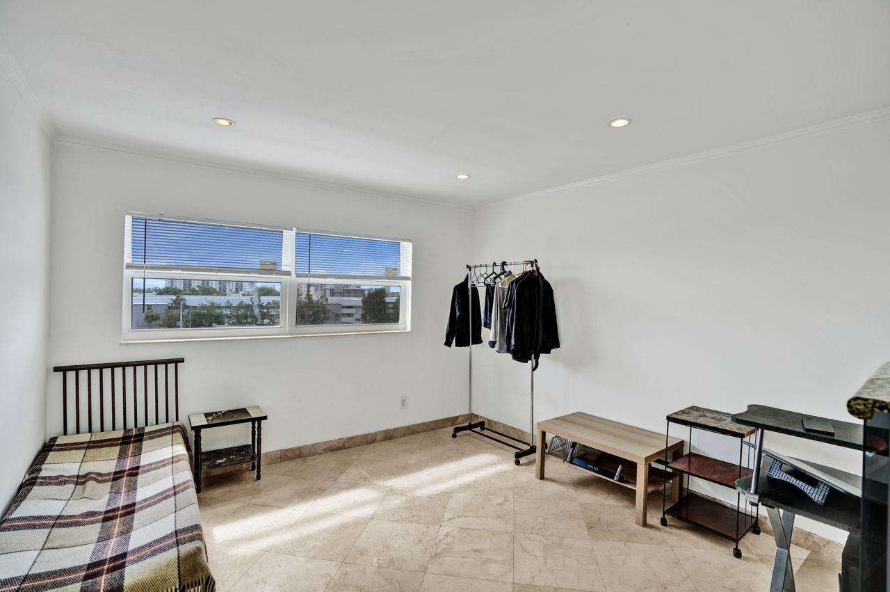 BAYVIEW POINT - Residential