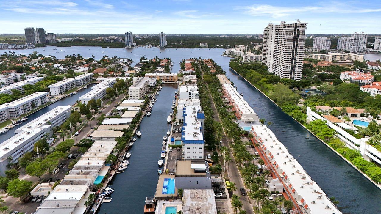 BAYVIEW POINT - Residential