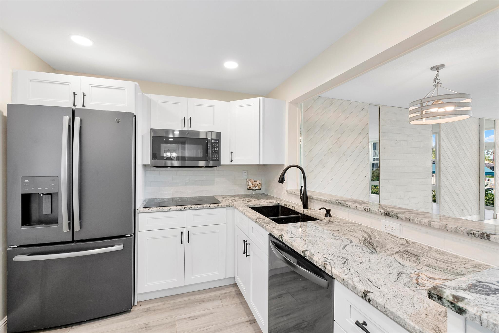 DELPHI TOWERS CONDO - Residential Lease