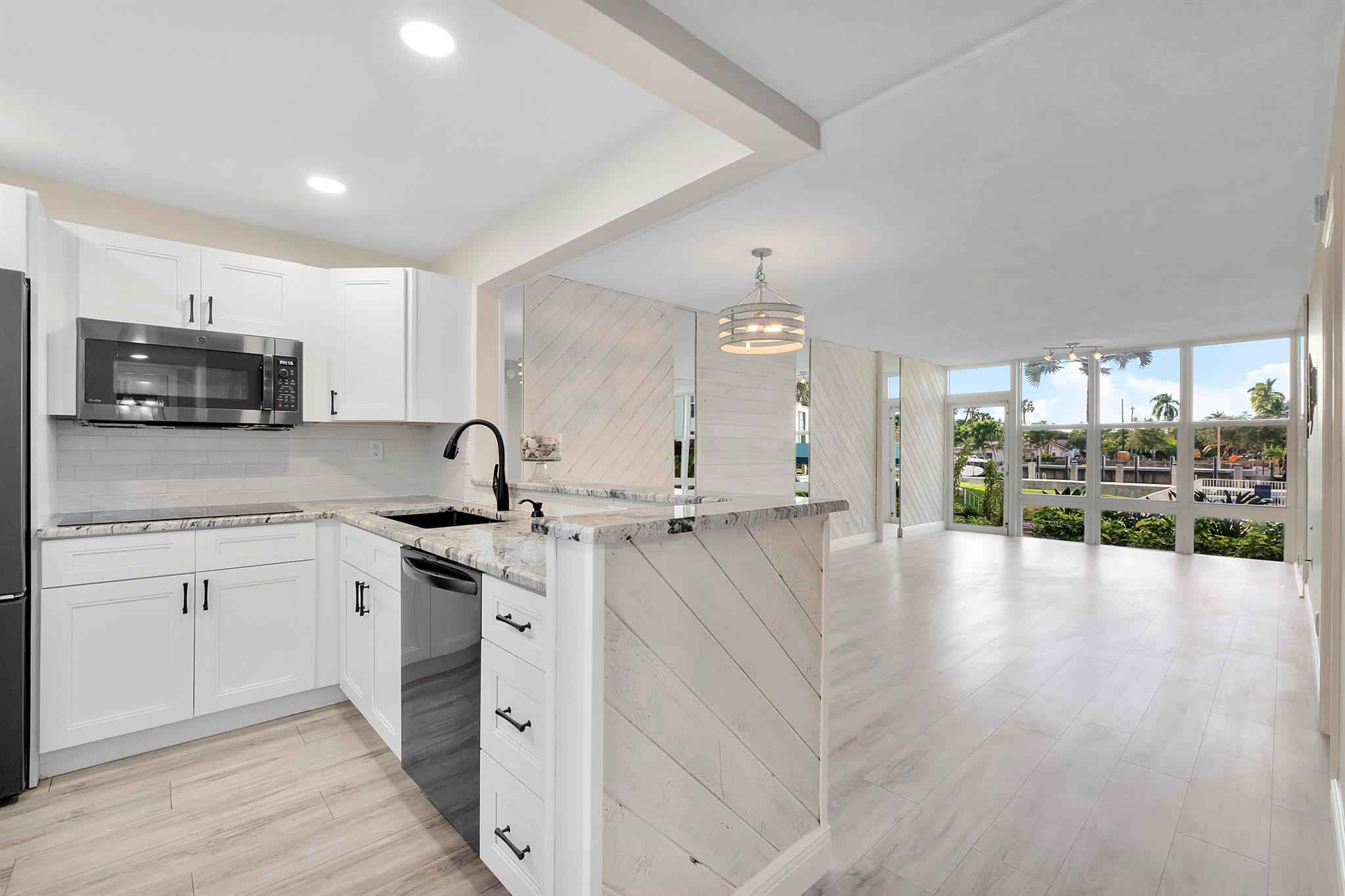 DELPHI TOWERS CONDO - Residential Lease