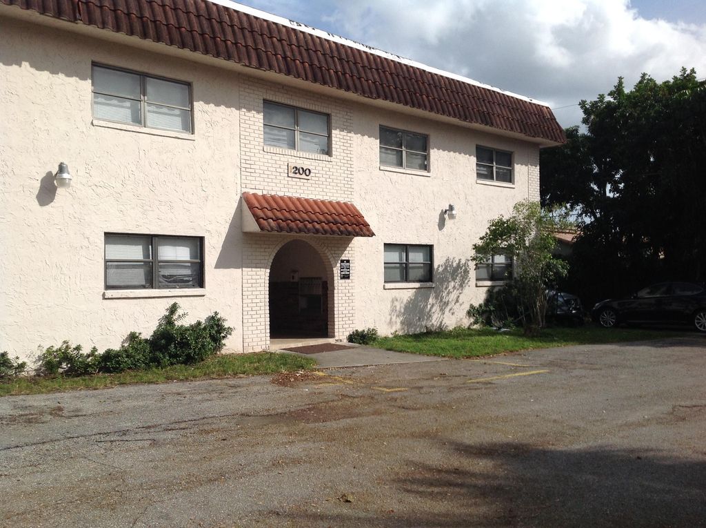 Photo of 1195 NW 16th Avenue #0040, Boca Raton, FL 33486 (MLS # B26045031)