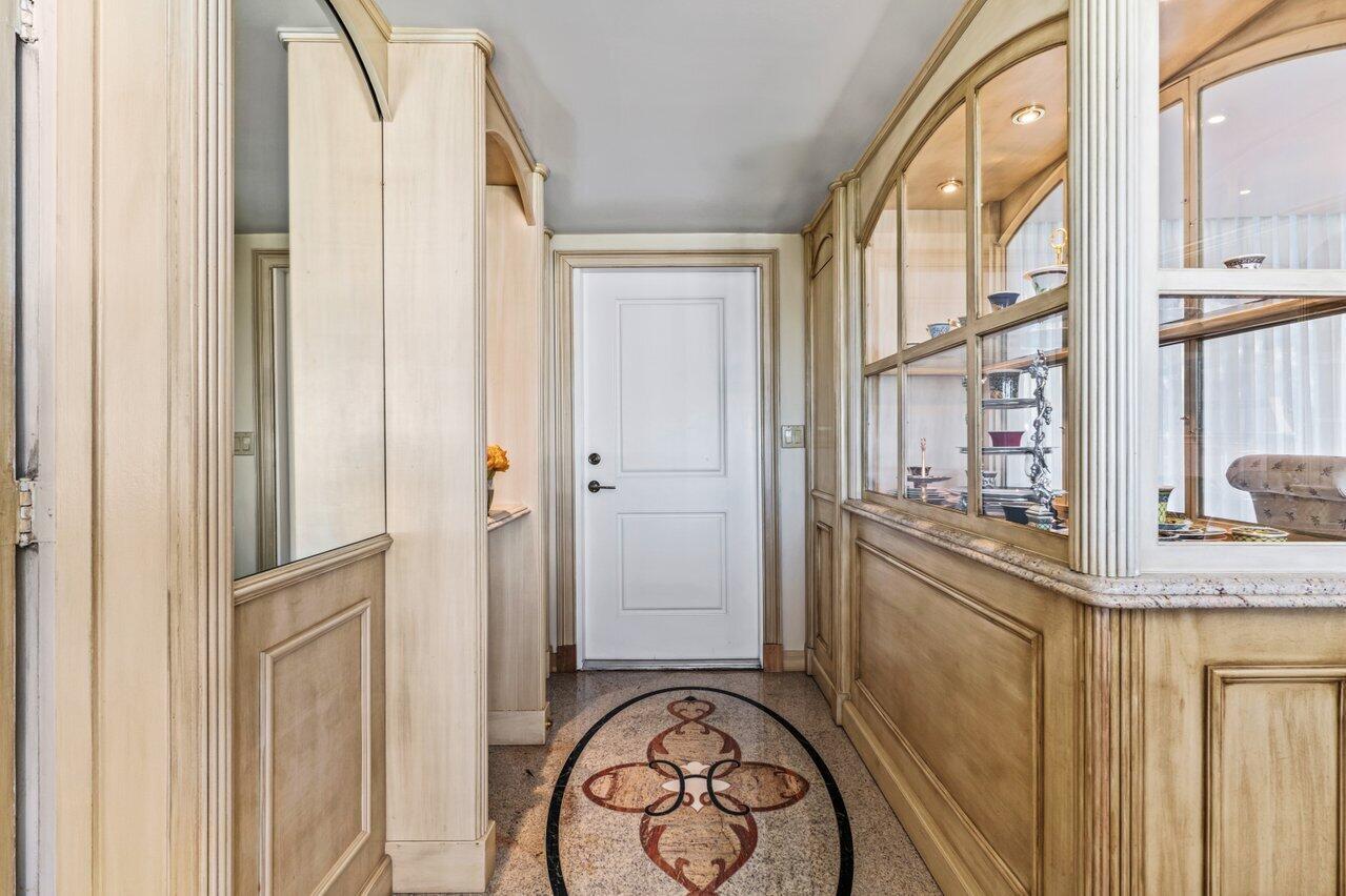 HAMILTON HOUSE CONDO - Residential