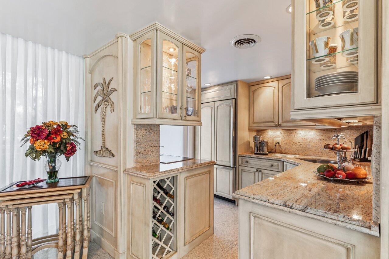 HAMILTON HOUSE CONDO - Residential