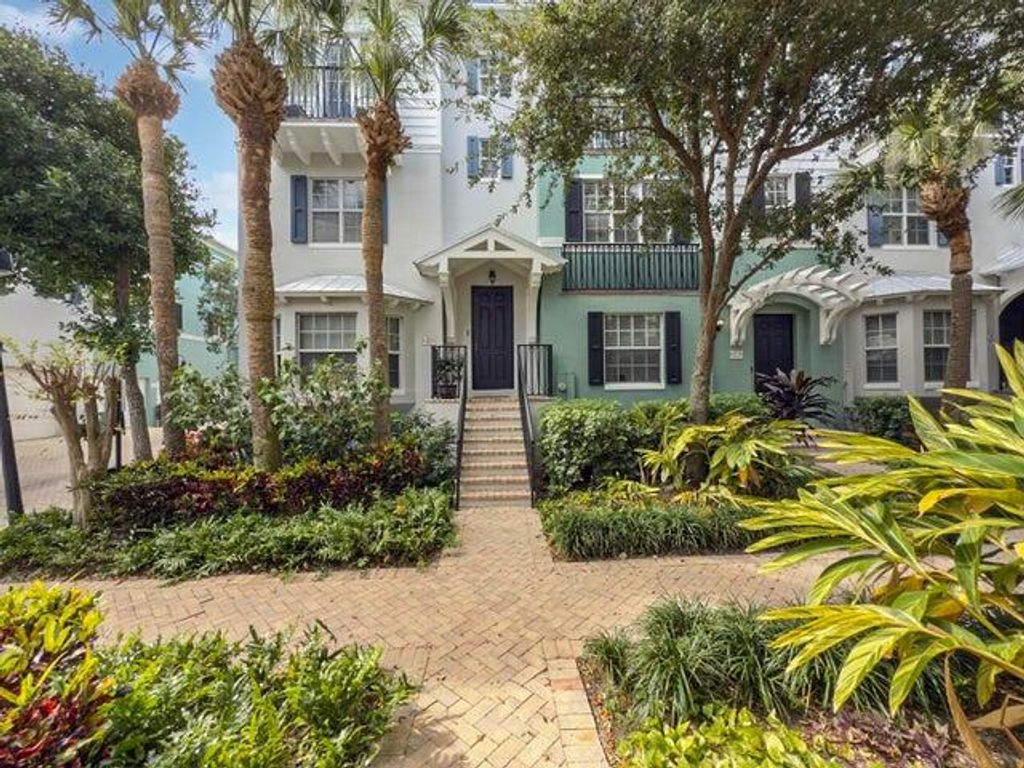 Photo of 381 W Mallory Circle, Delray Beach, FL 33483 (MLS # R11157888)