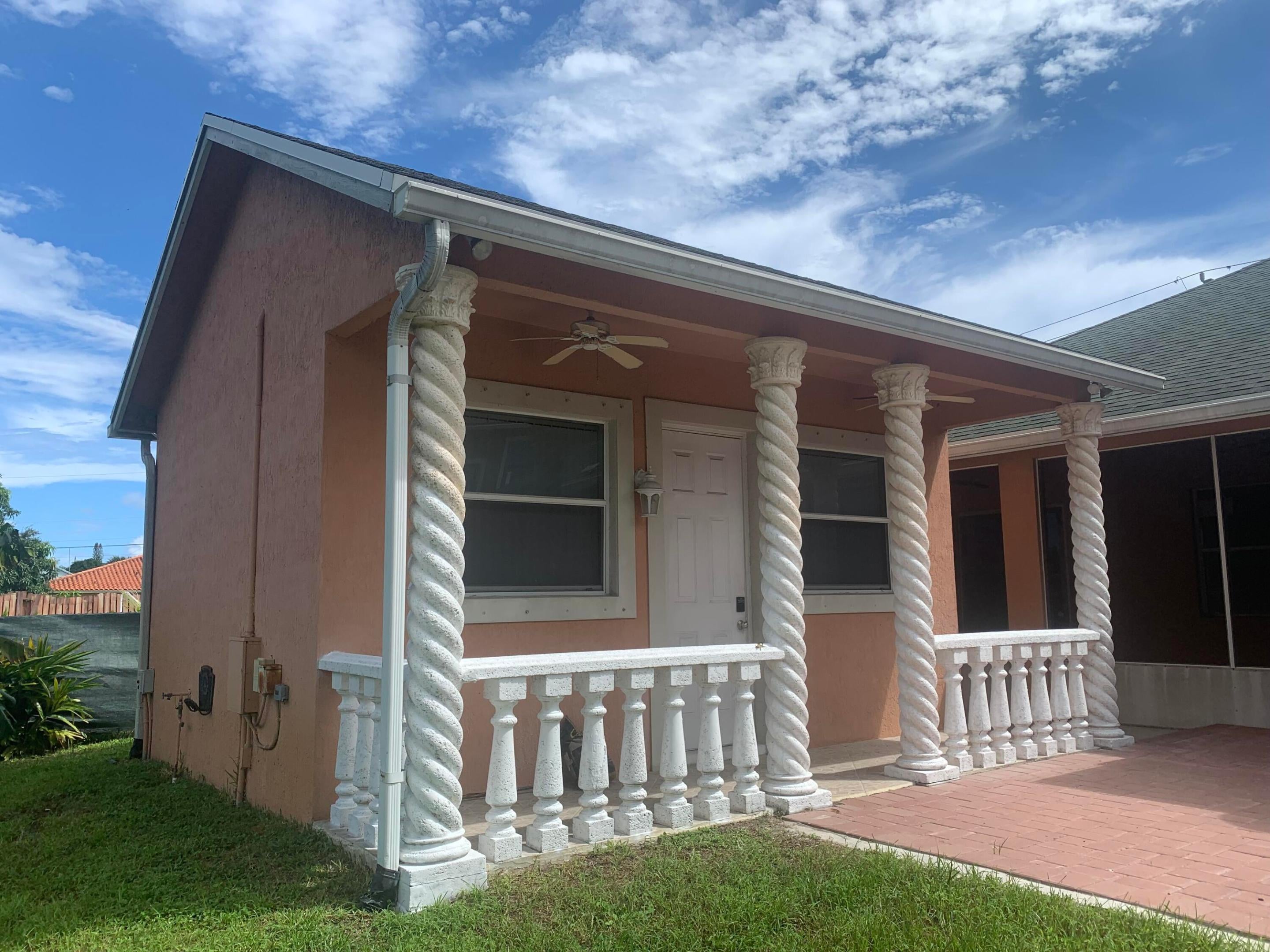 2215 HYPOLUXO Road