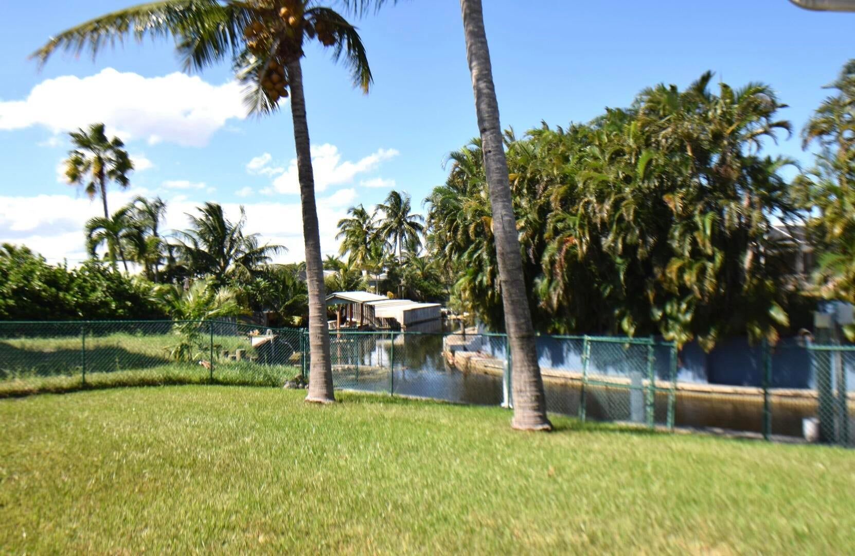 2215 HYPOLUXO Road