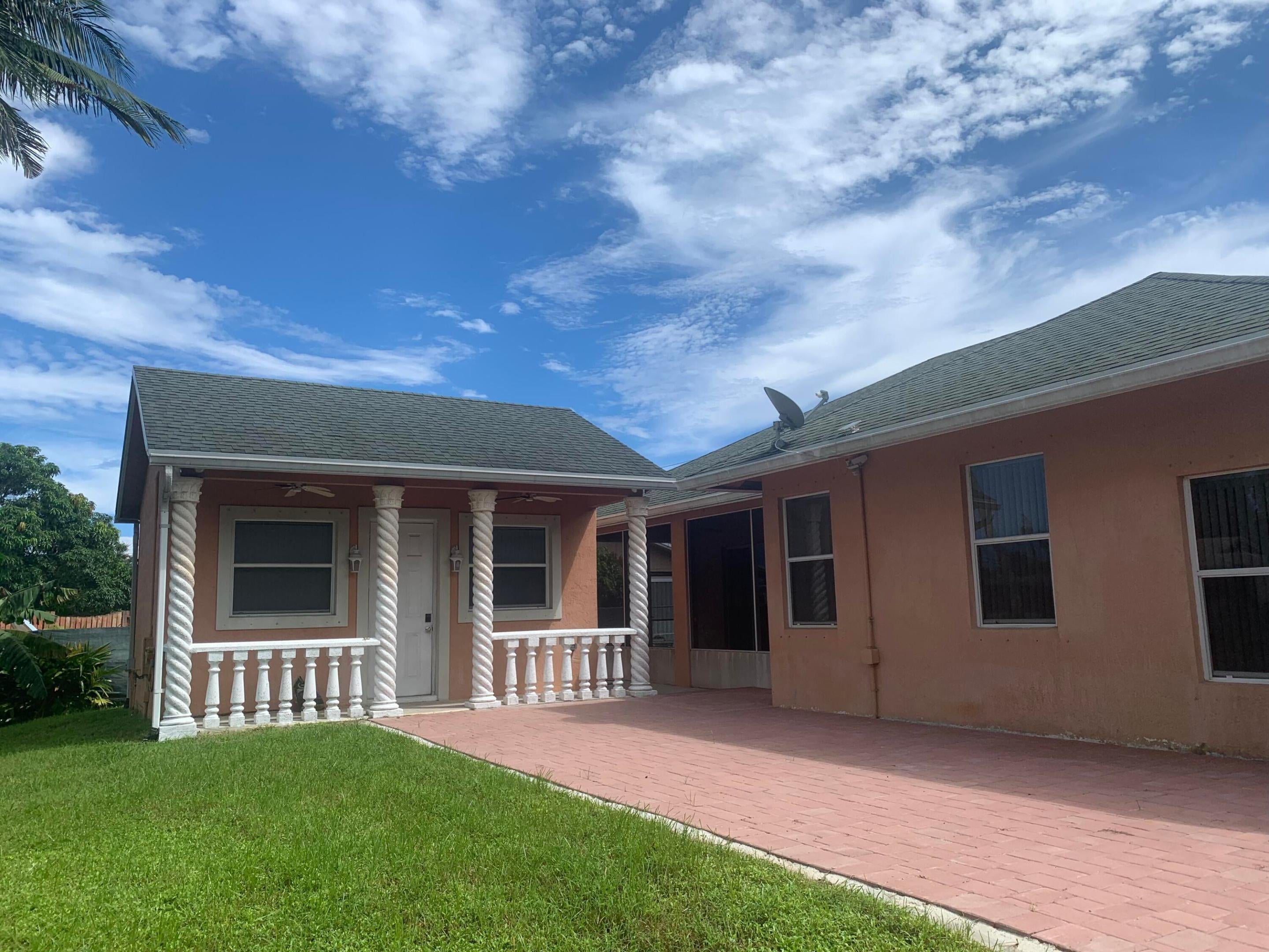 2215 HYPOLUXO Road