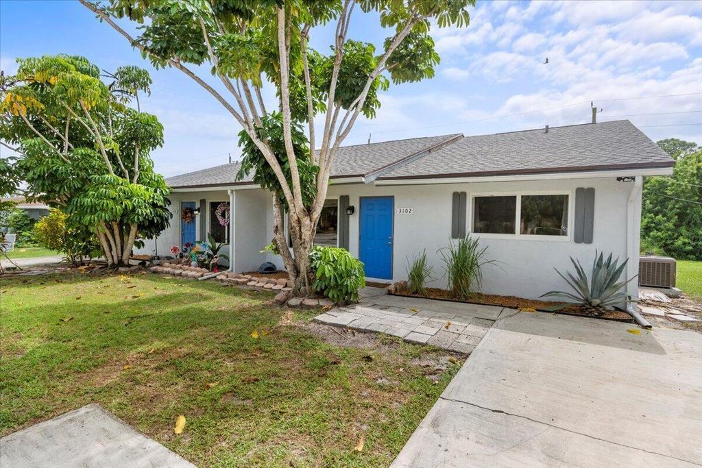 Photo of 3102 SE Clayton Street, Stuart, FL 34997 (MLS # R10925081)