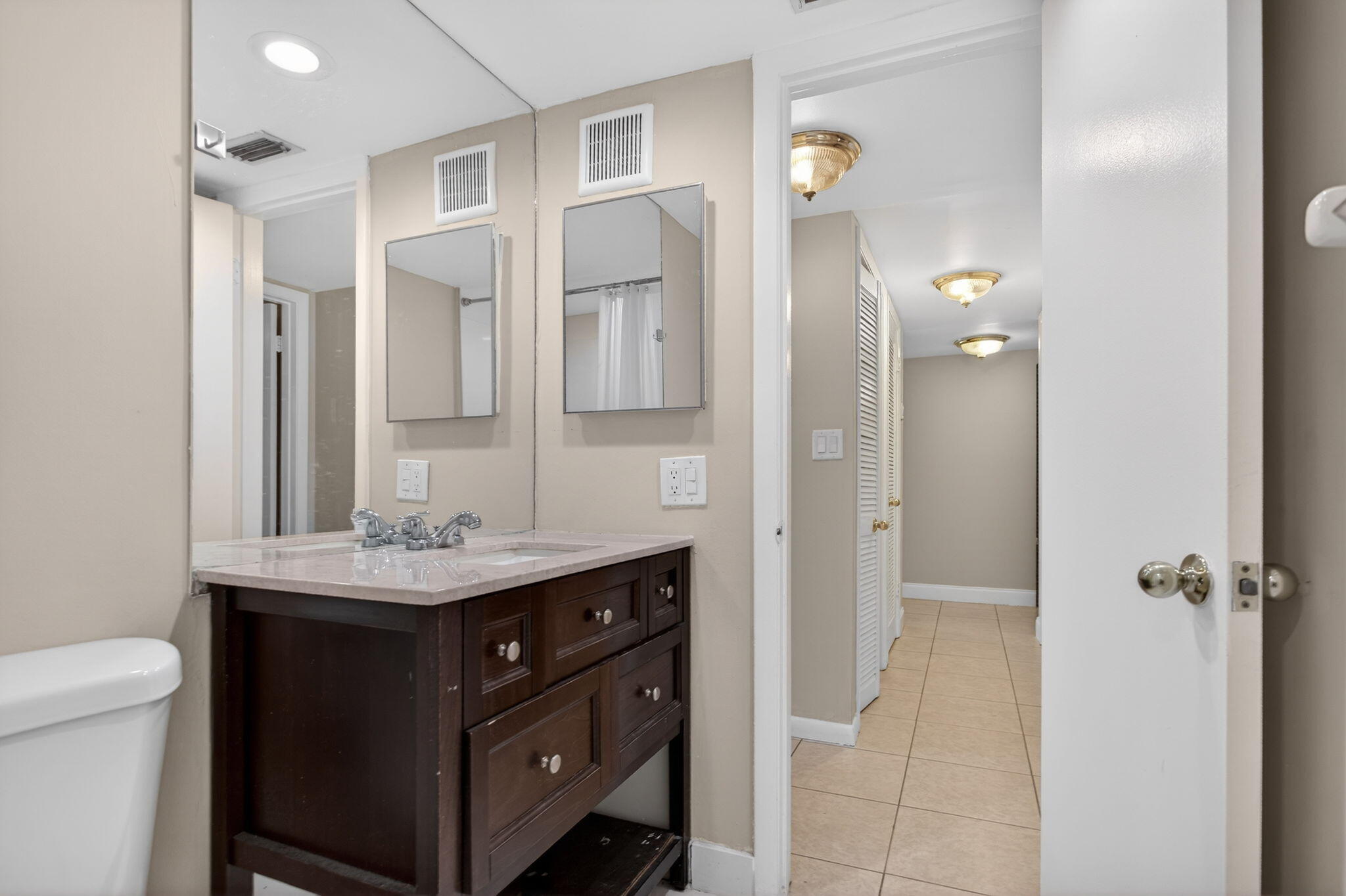 CONDOMINIUM 9 OF LIGHTHOUSE - Residential Lease