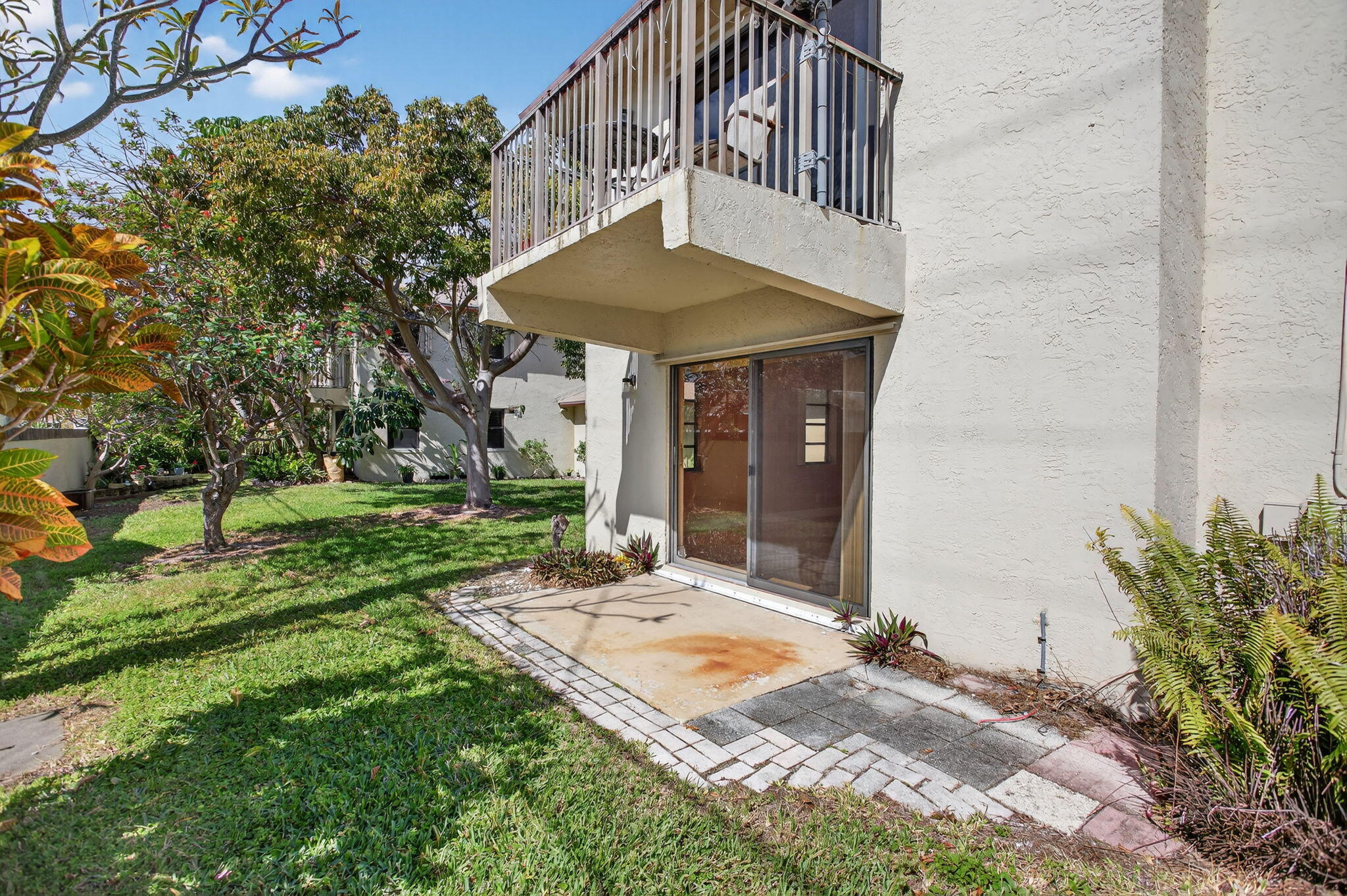 CONDOMINIUM 9 OF LIGHTHOUSE - Residential Lease