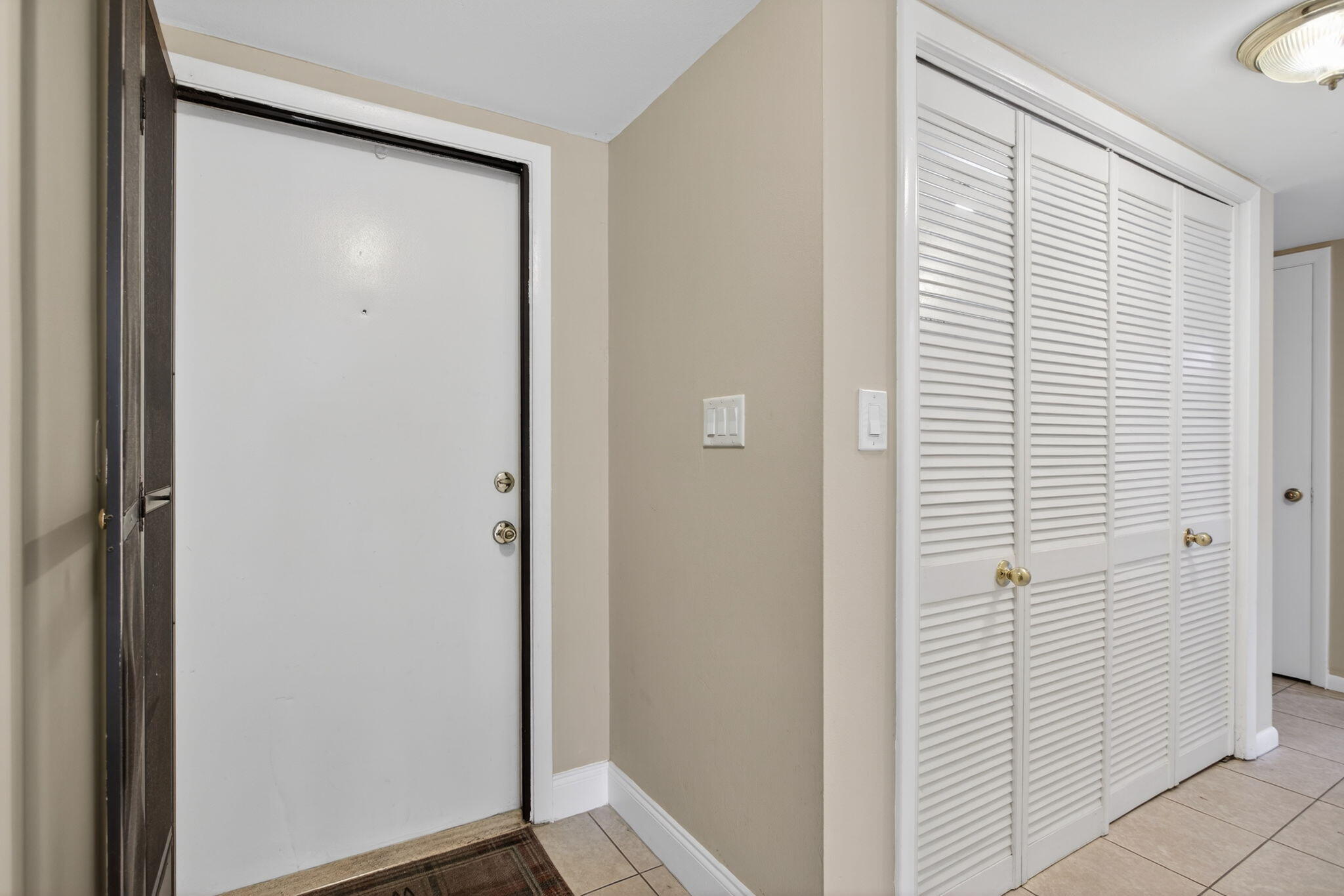 CONDOMINIUM 9 OF LIGHTHOUSE - Residential Lease