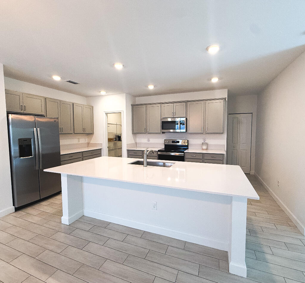 6060 STONECREST Court