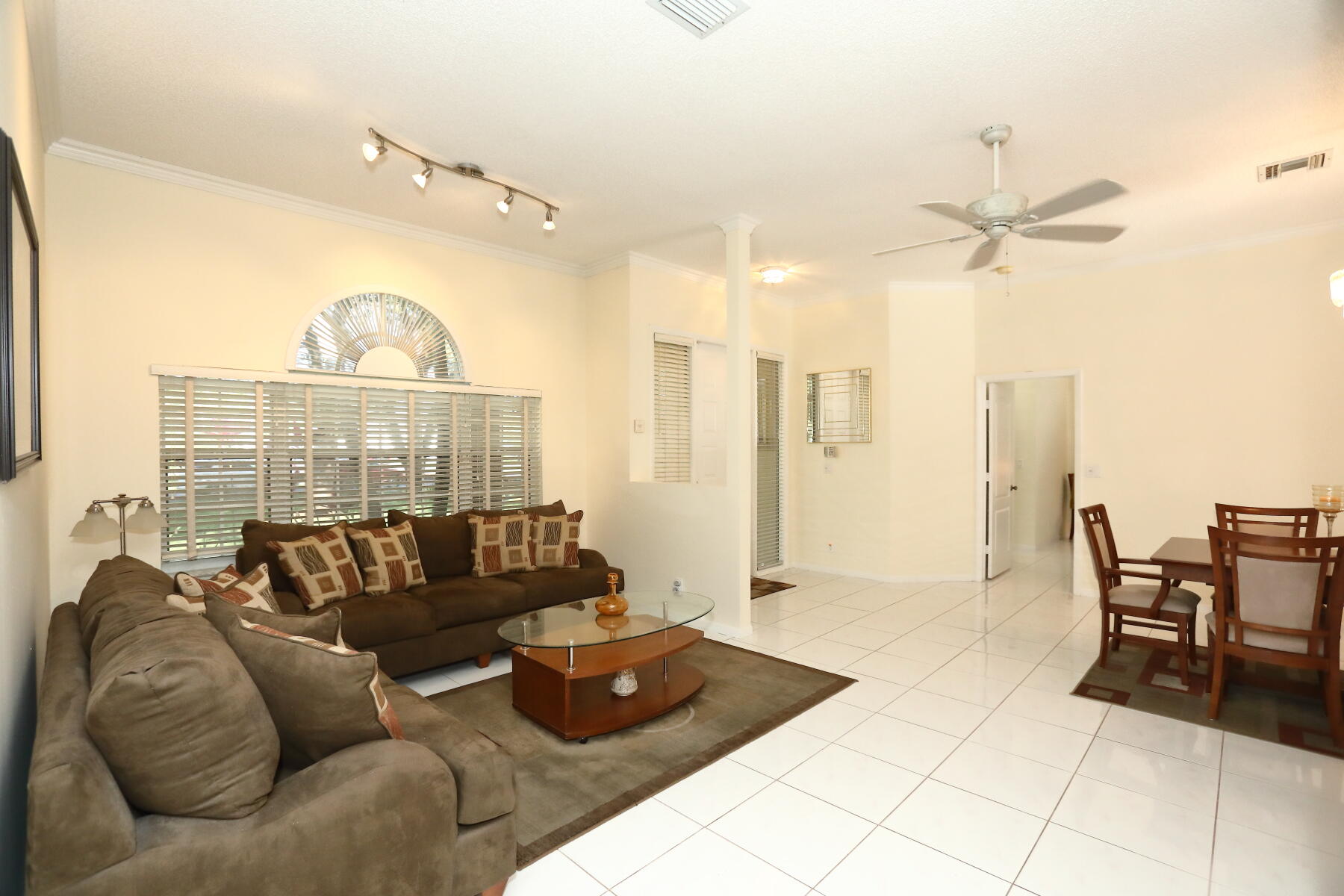 SELIGMAN-KIA ACRES - Residential