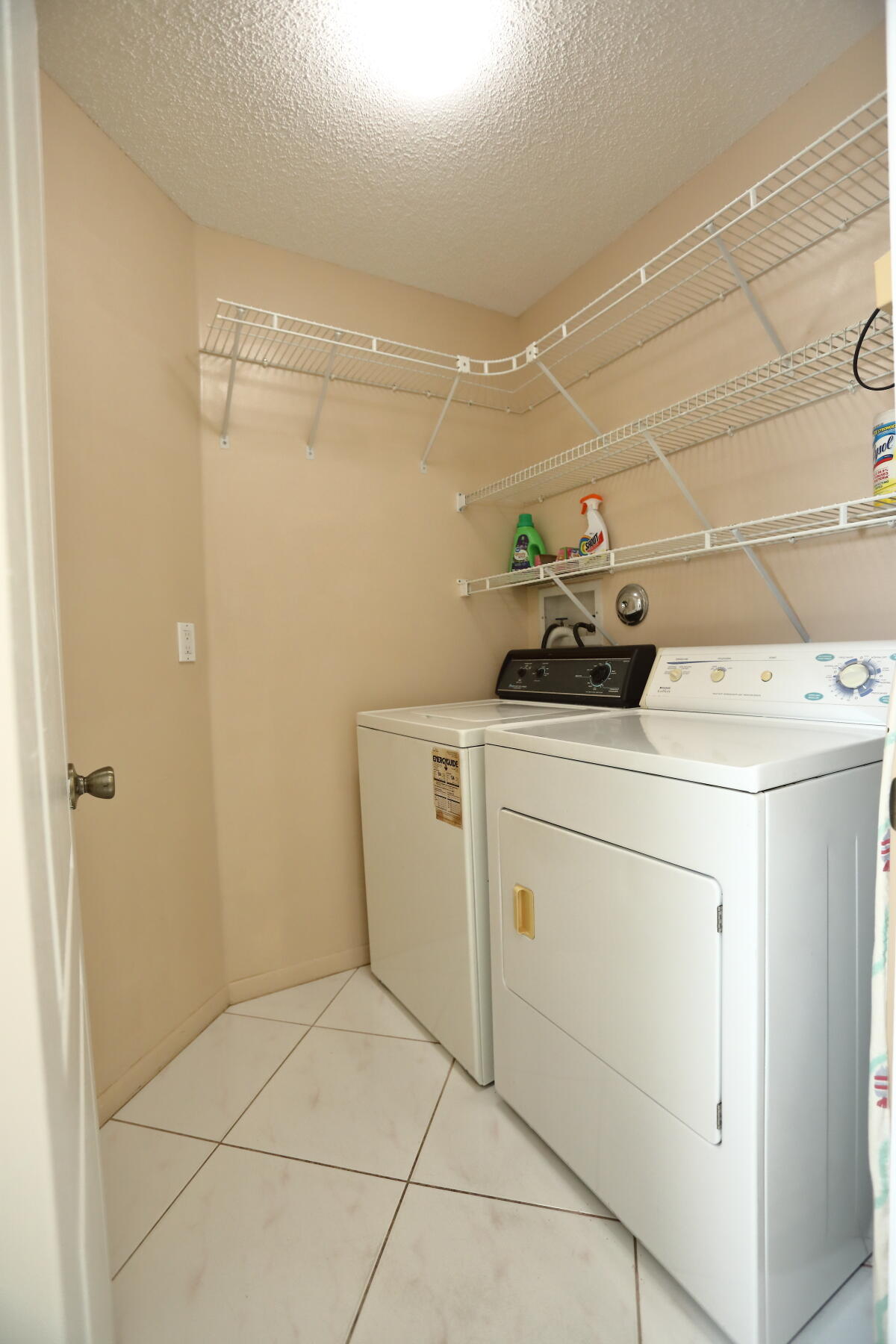 SELIGMAN-KIA ACRES - Residential