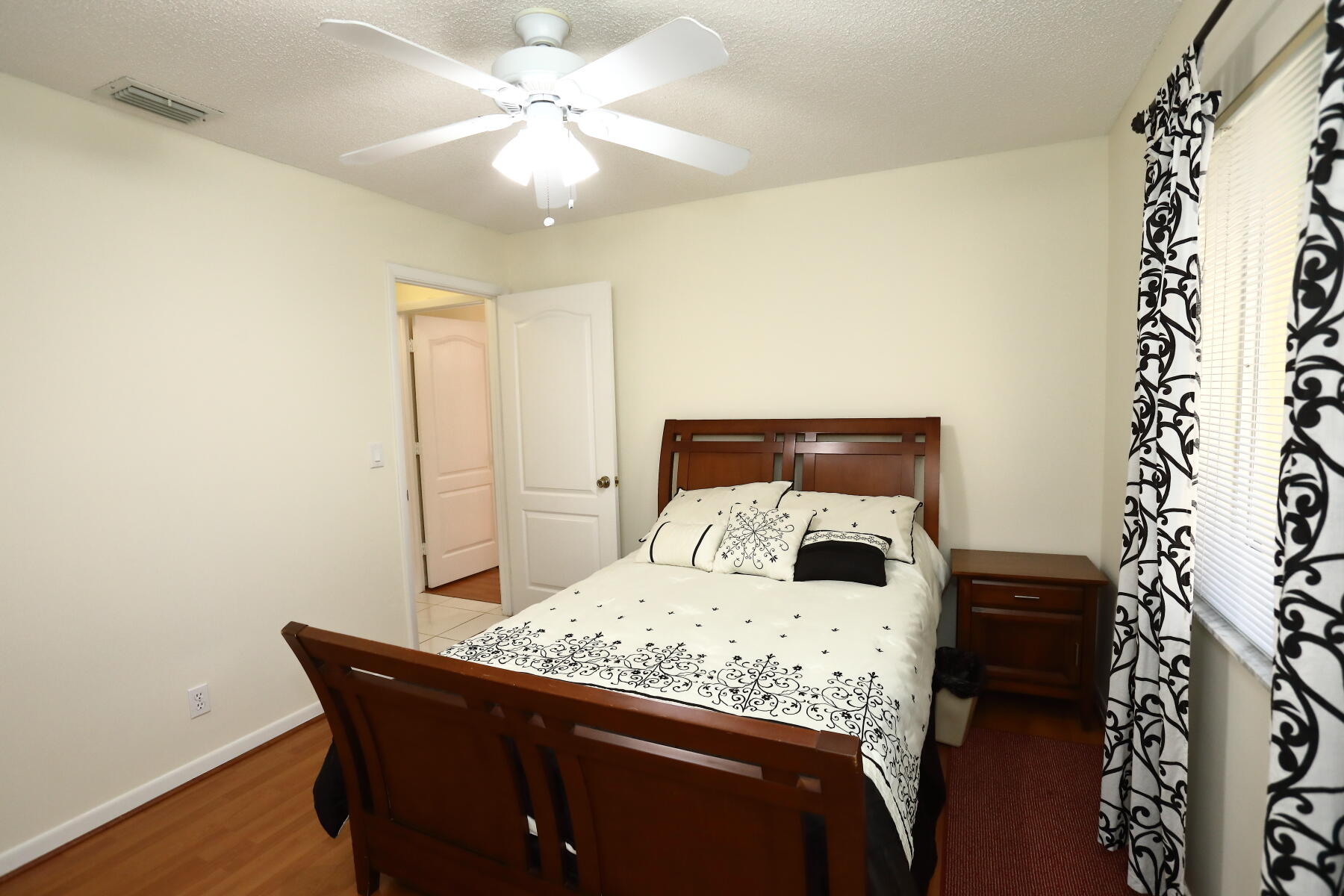 SELIGMAN-KIA ACRES - Residential