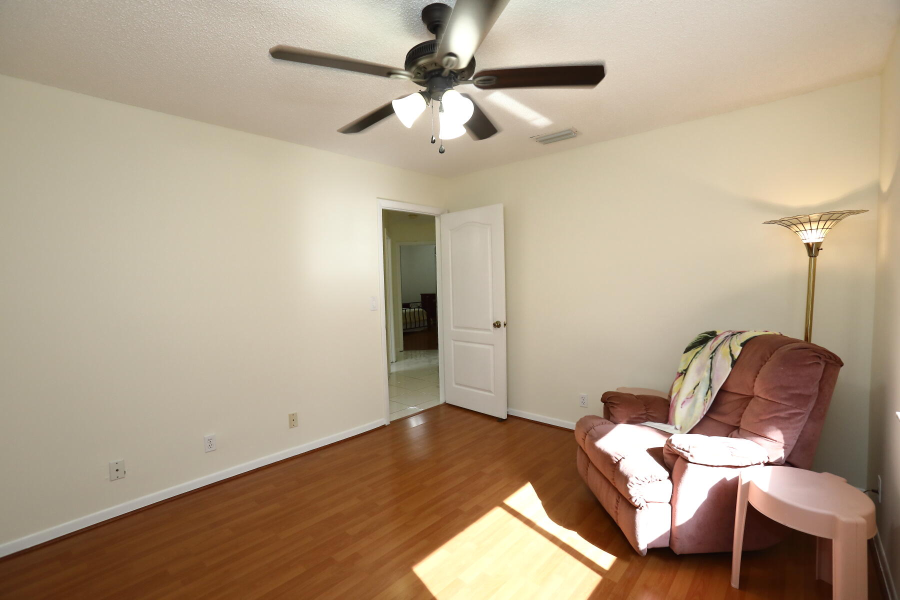 SELIGMAN-KIA ACRES - Residential