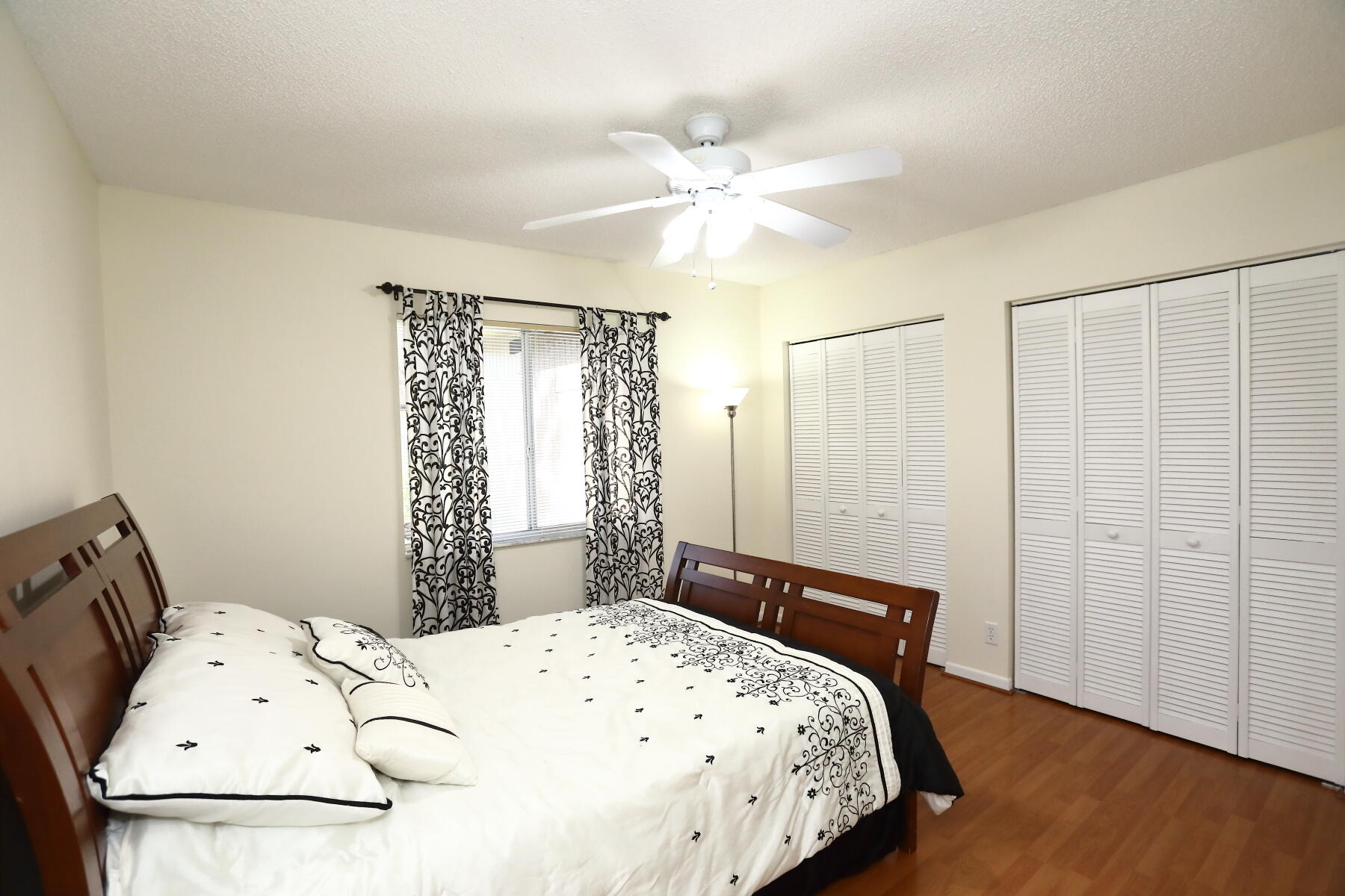 SELIGMAN-KIA ACRES - Residential