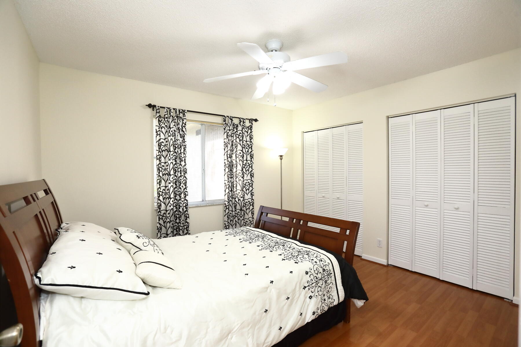 SELIGMAN-KIA ACRES - Residential