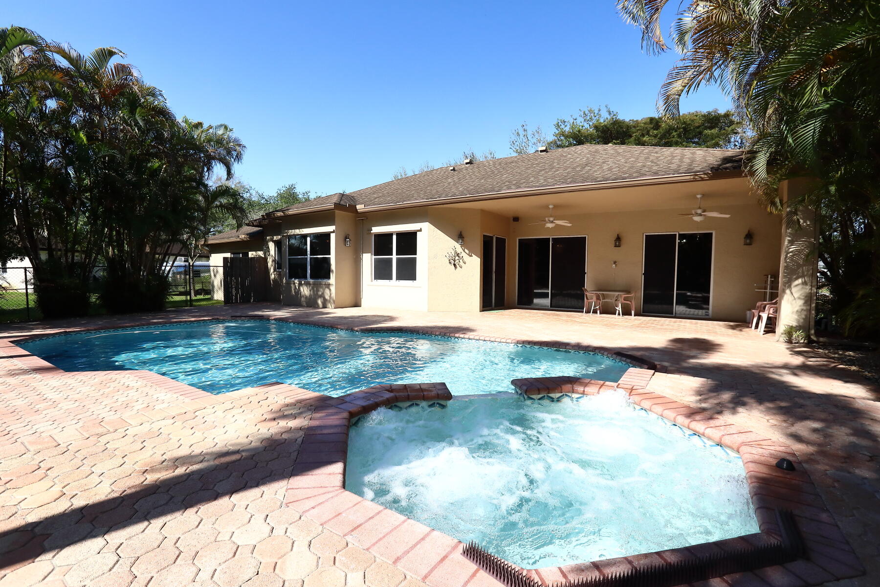 SELIGMAN-KIA ACRES - Residential