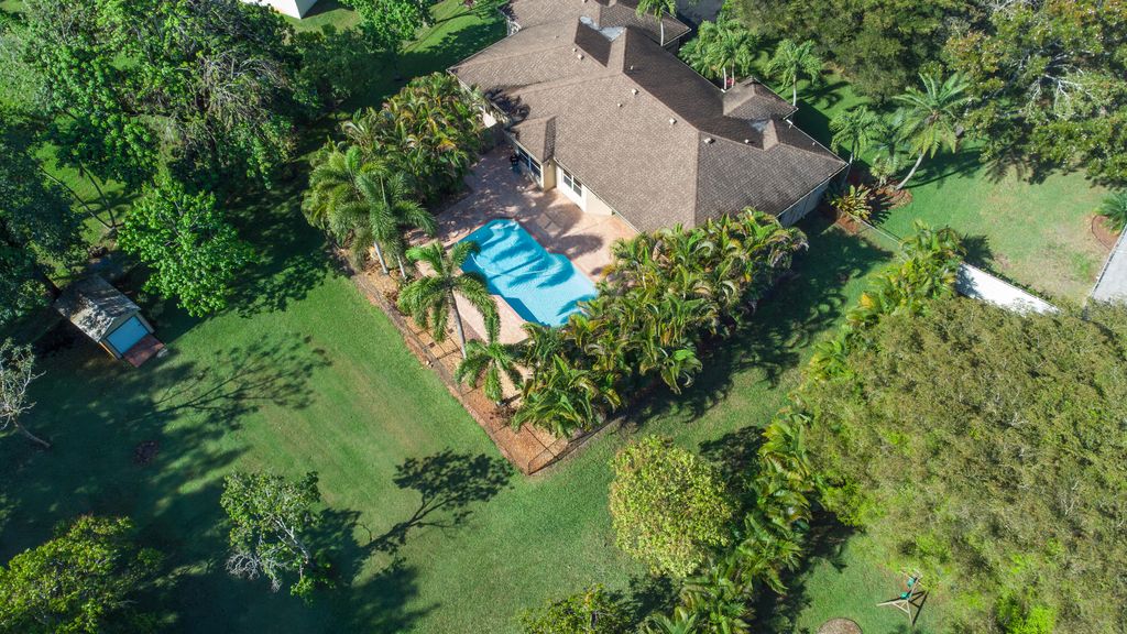 Photo of 5330 SW 199th Avenue, Pembroke Pines, FL 33332 (MLS # B26001949)