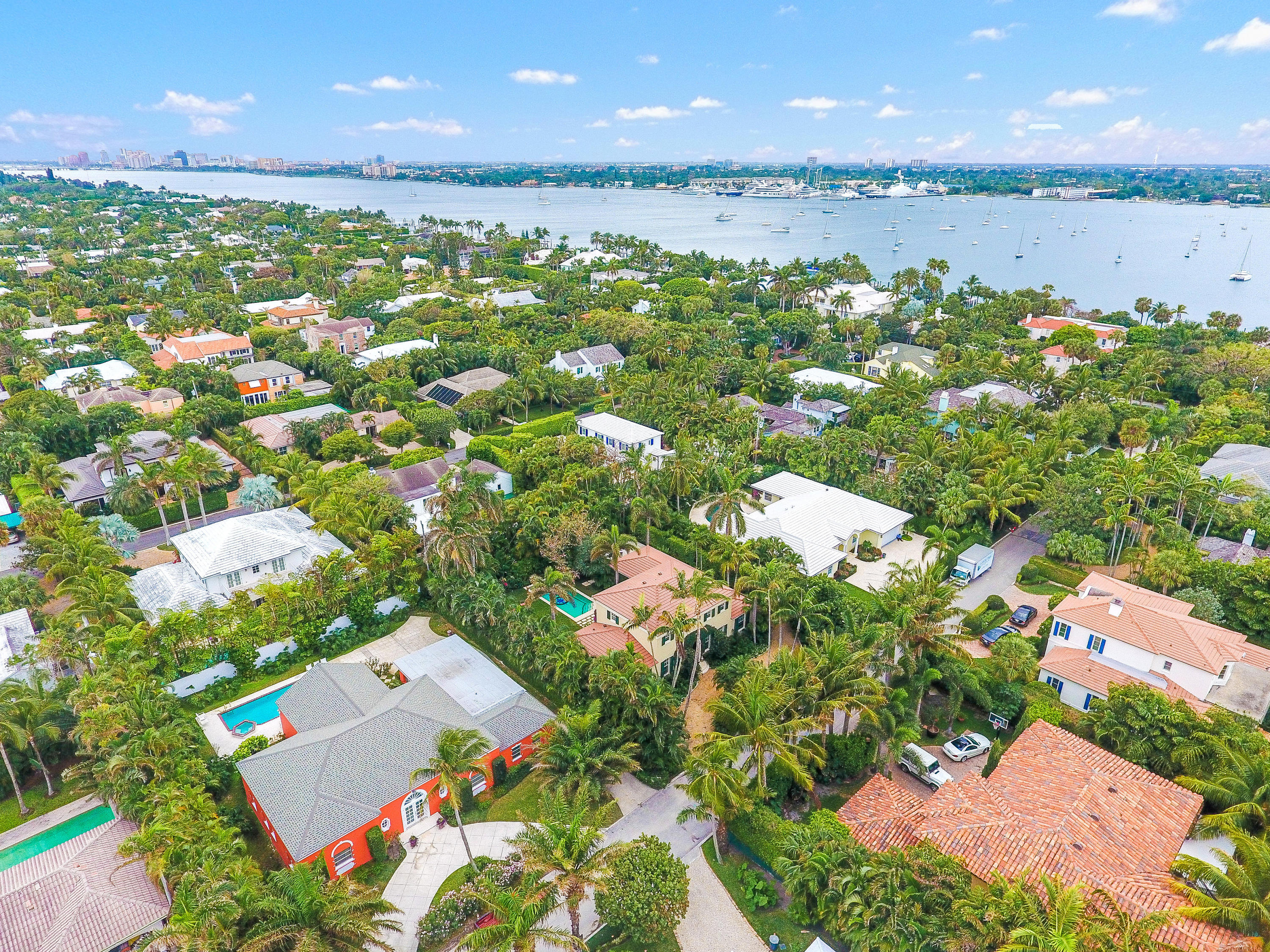 EL ENCANTO - Residential