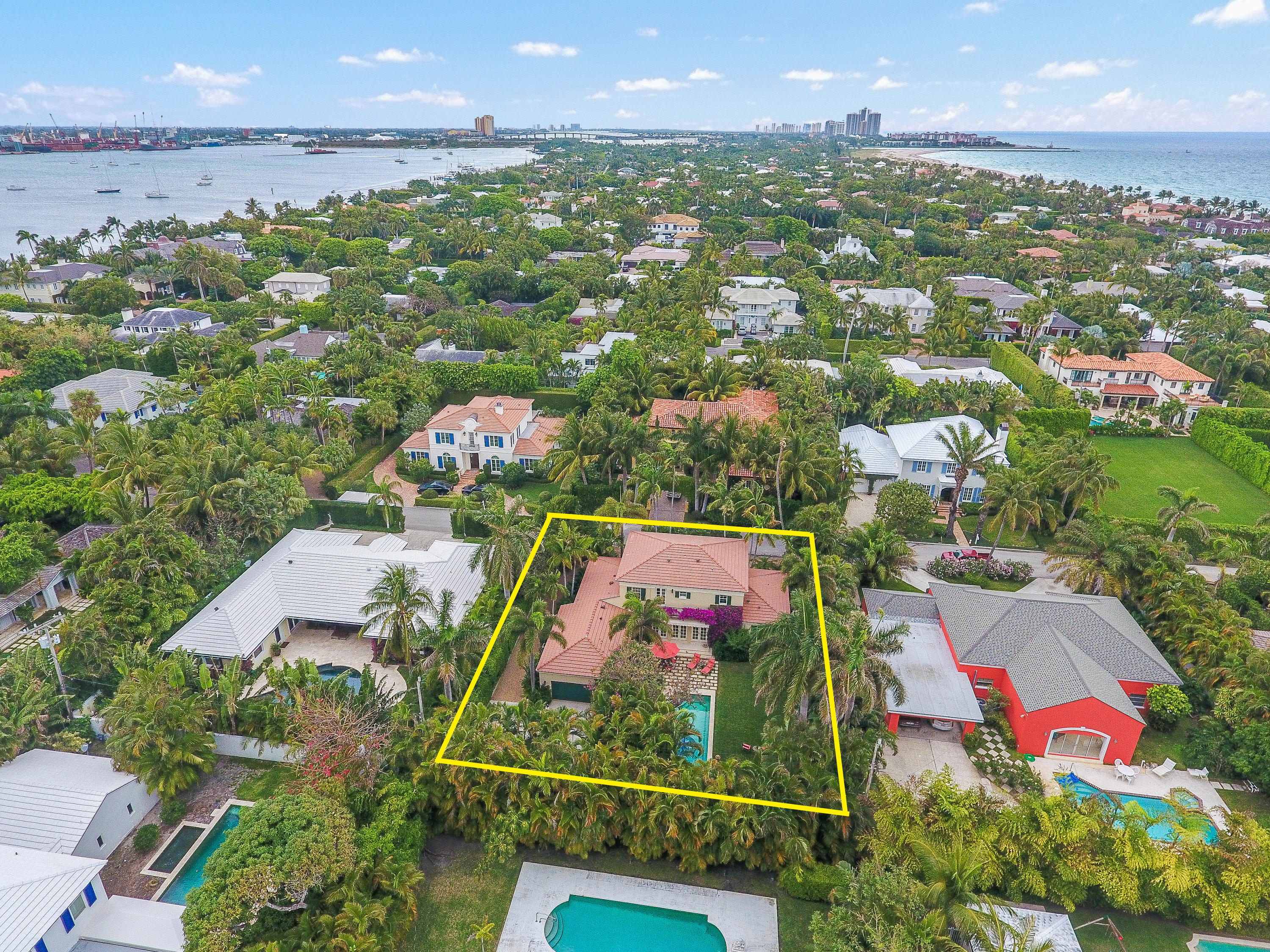 EL ENCANTO - Residential