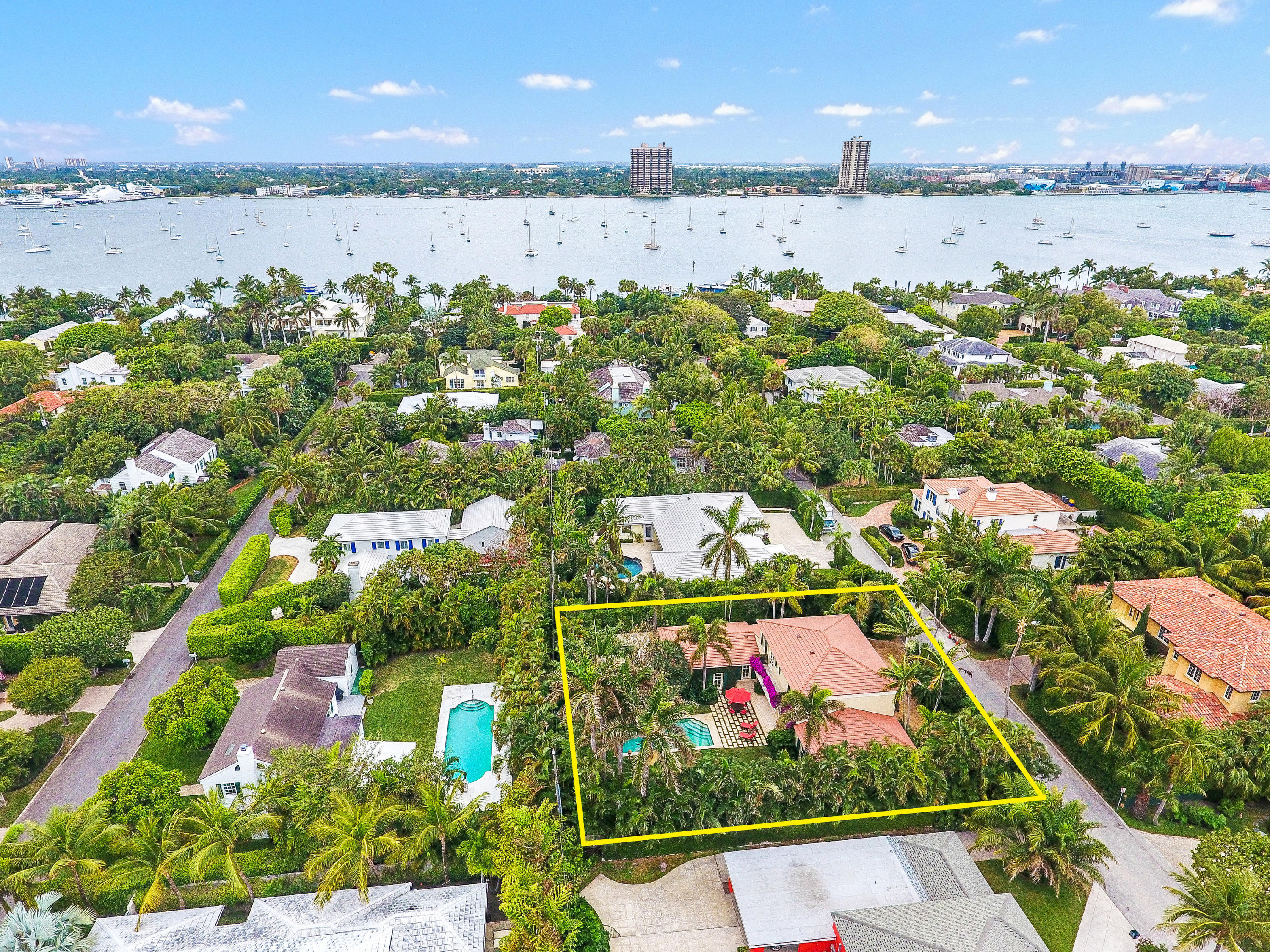 EL ENCANTO - Residential