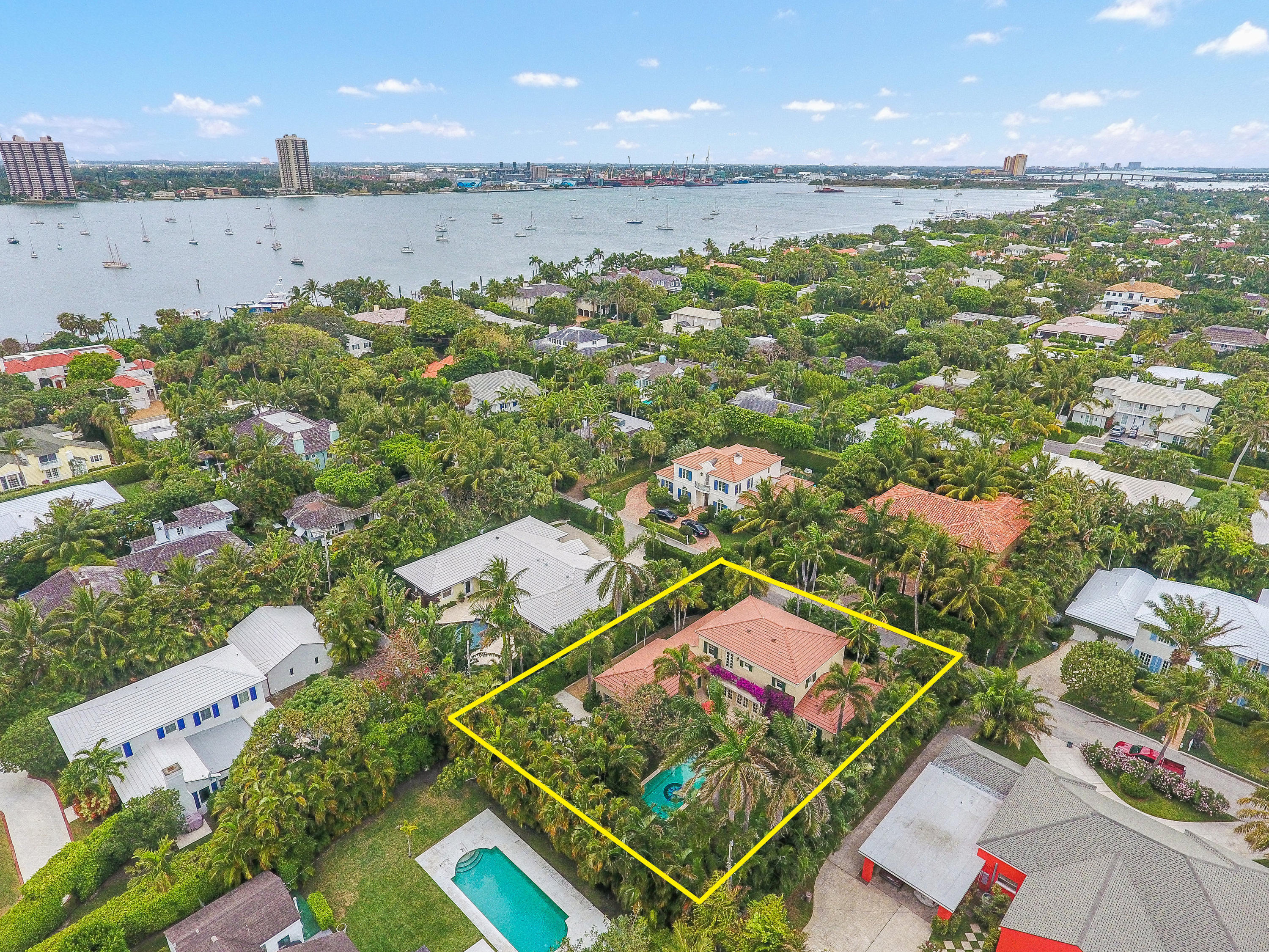 EL ENCANTO - Residential