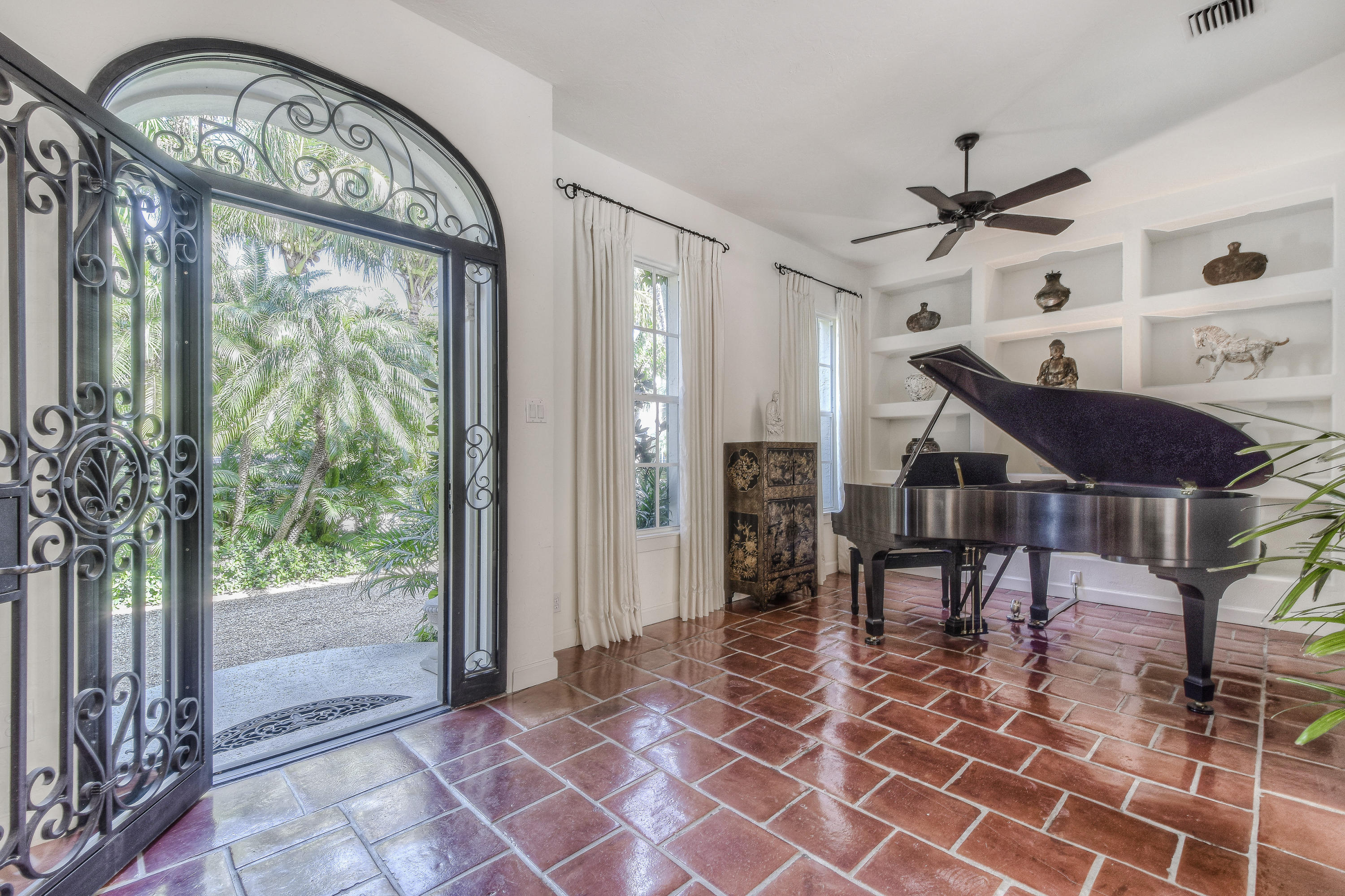 EL ENCANTO - Residential