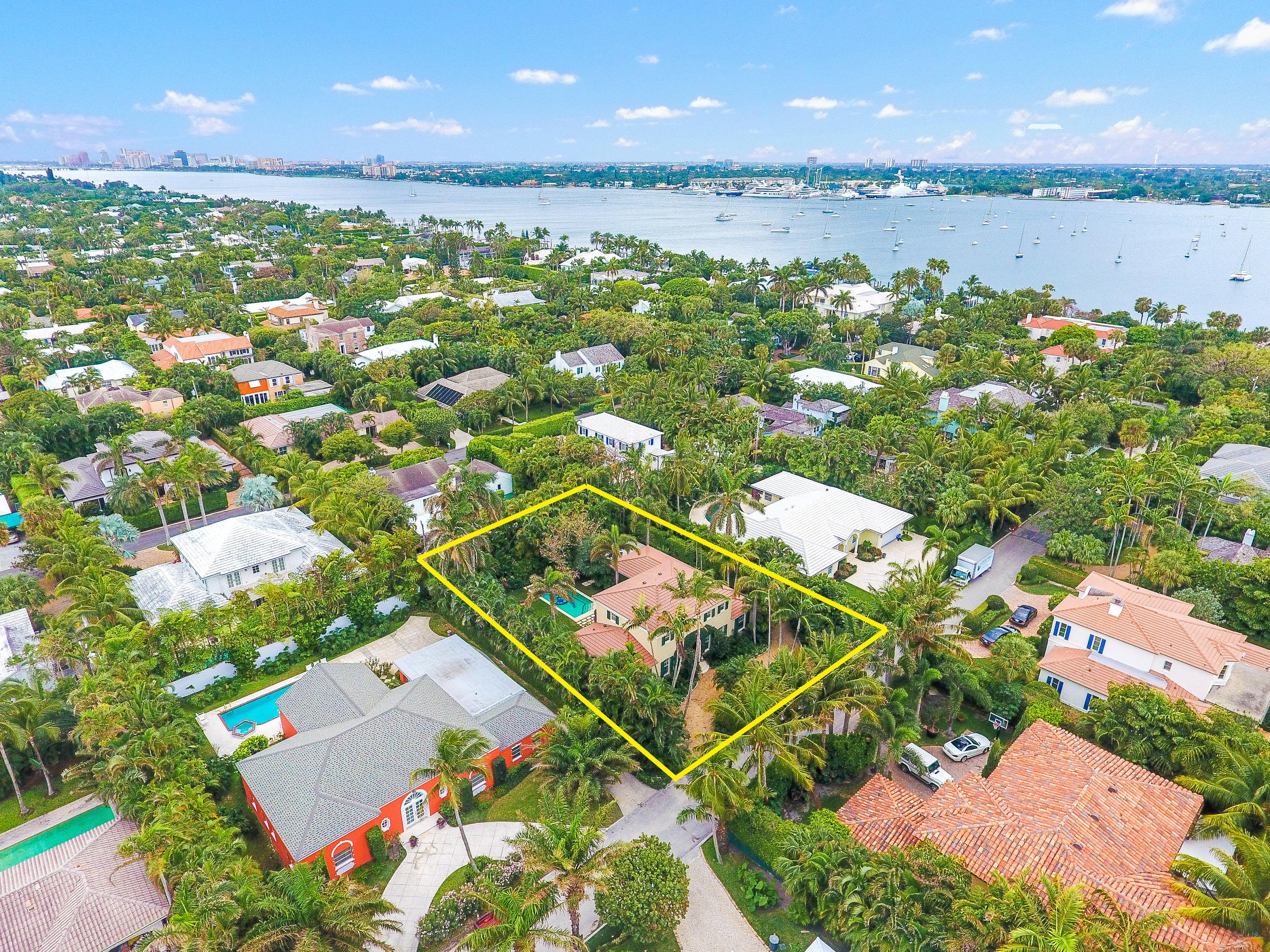 EL ENCANTO - Residential