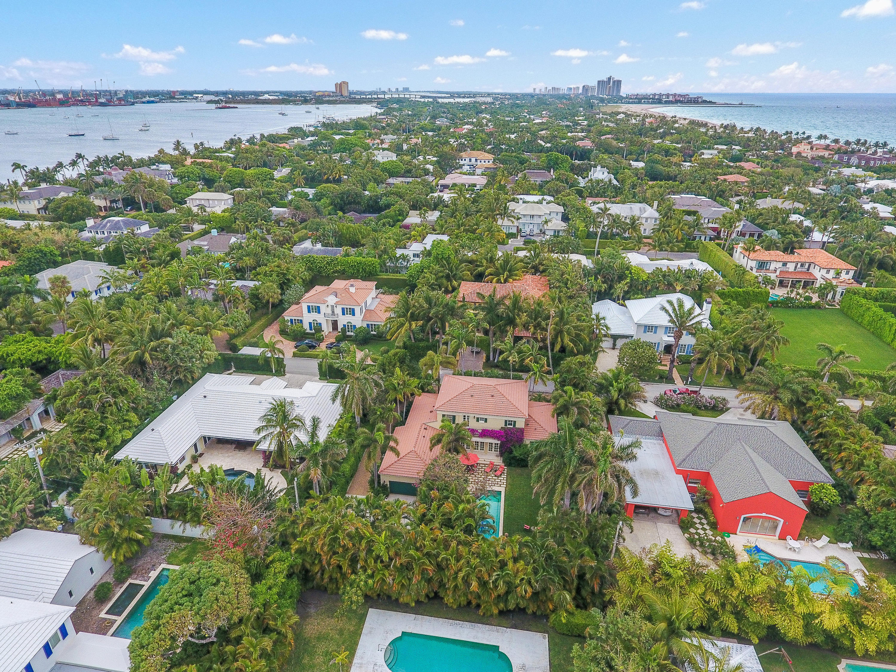 EL ENCANTO - Residential