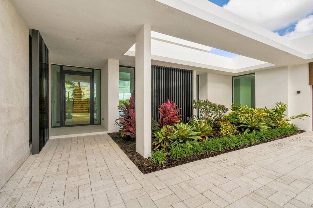 Photo of 10951 Monte Rosa Drive, Palm Beach Gardens, FL 33412 (MLS # B26080037)