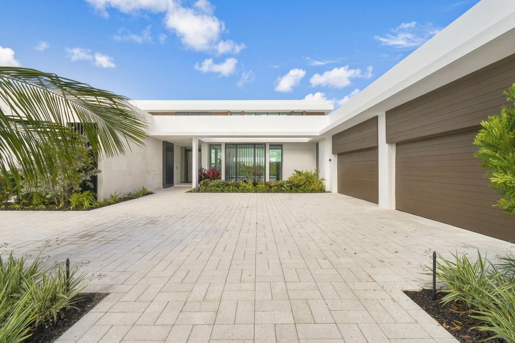 Photo of 10951 Monte Rosa Drive, Palm Beach Gardens, FL 33412 (MLS # B26080037)