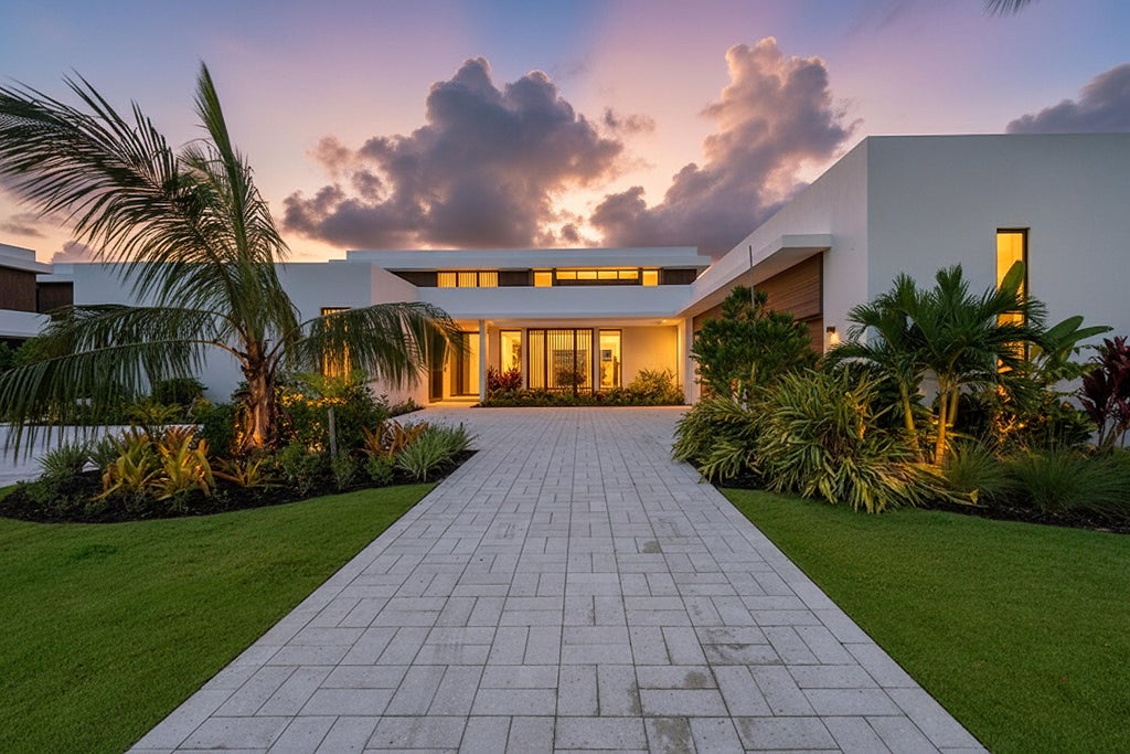 Photo of 10951 Monte Rosa Drive, Palm Beach Gardens, FL 33412 (MLS # B26080037)