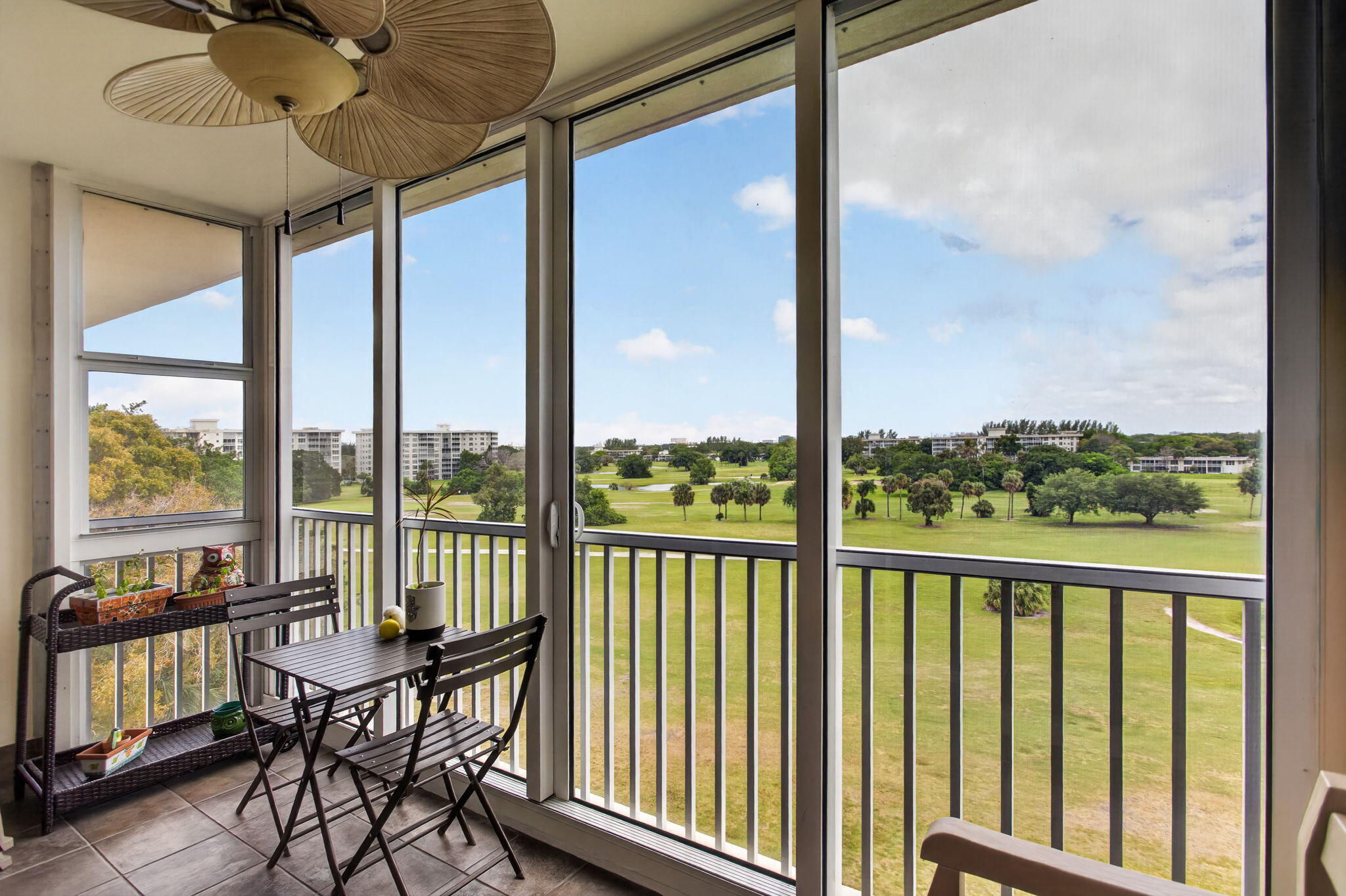 NO 5 PALM-AIRE COUNTRY CLUB - Residential