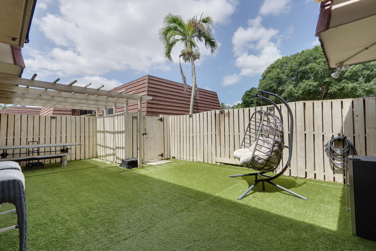 GARDEN LAKES AND GARDEN SQUARE SHOPS - Residential Lease