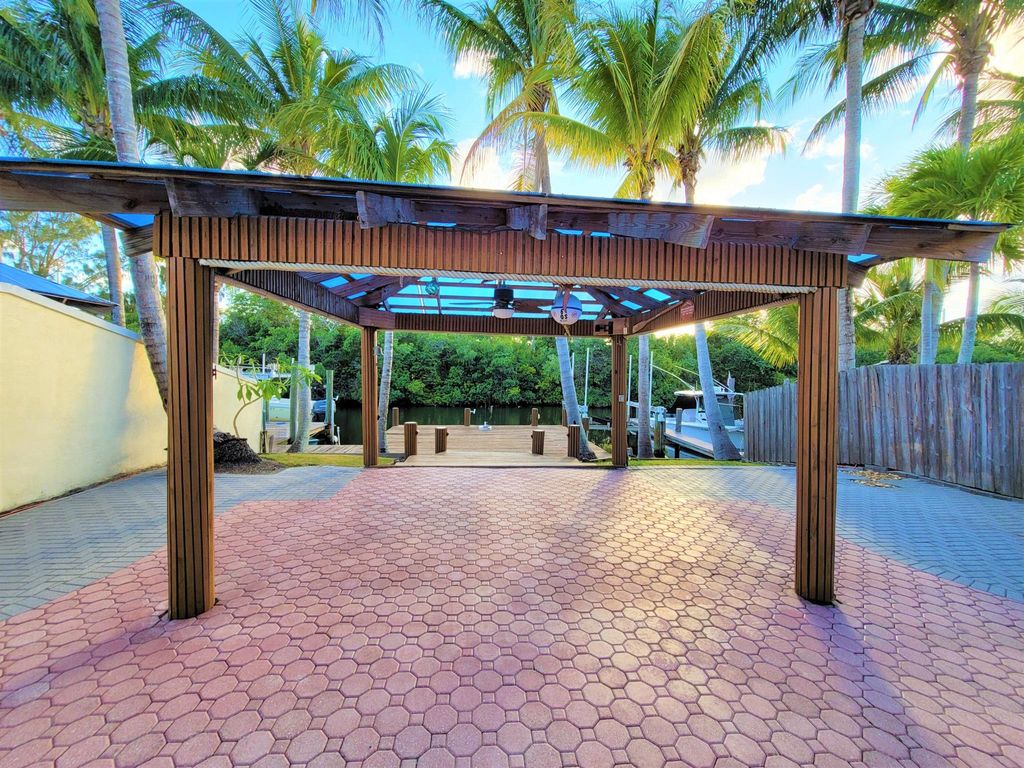 Photo of 1905 Robalo Drive, Vero Beach, FL 32960 (MLS # R11081777)